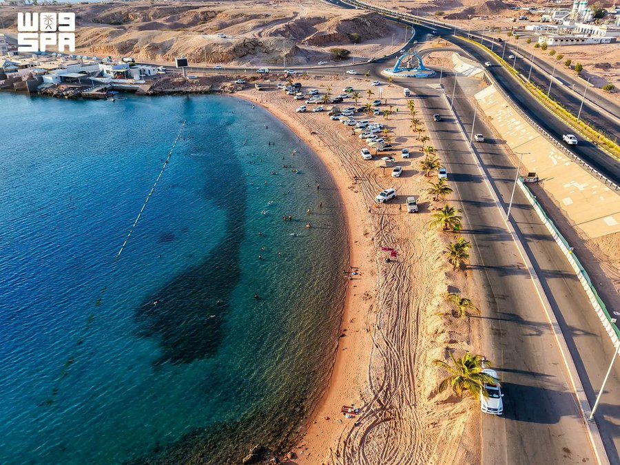 "أم عنم".. شاطئ تحول إلى أيقونة سياحية بتبوك