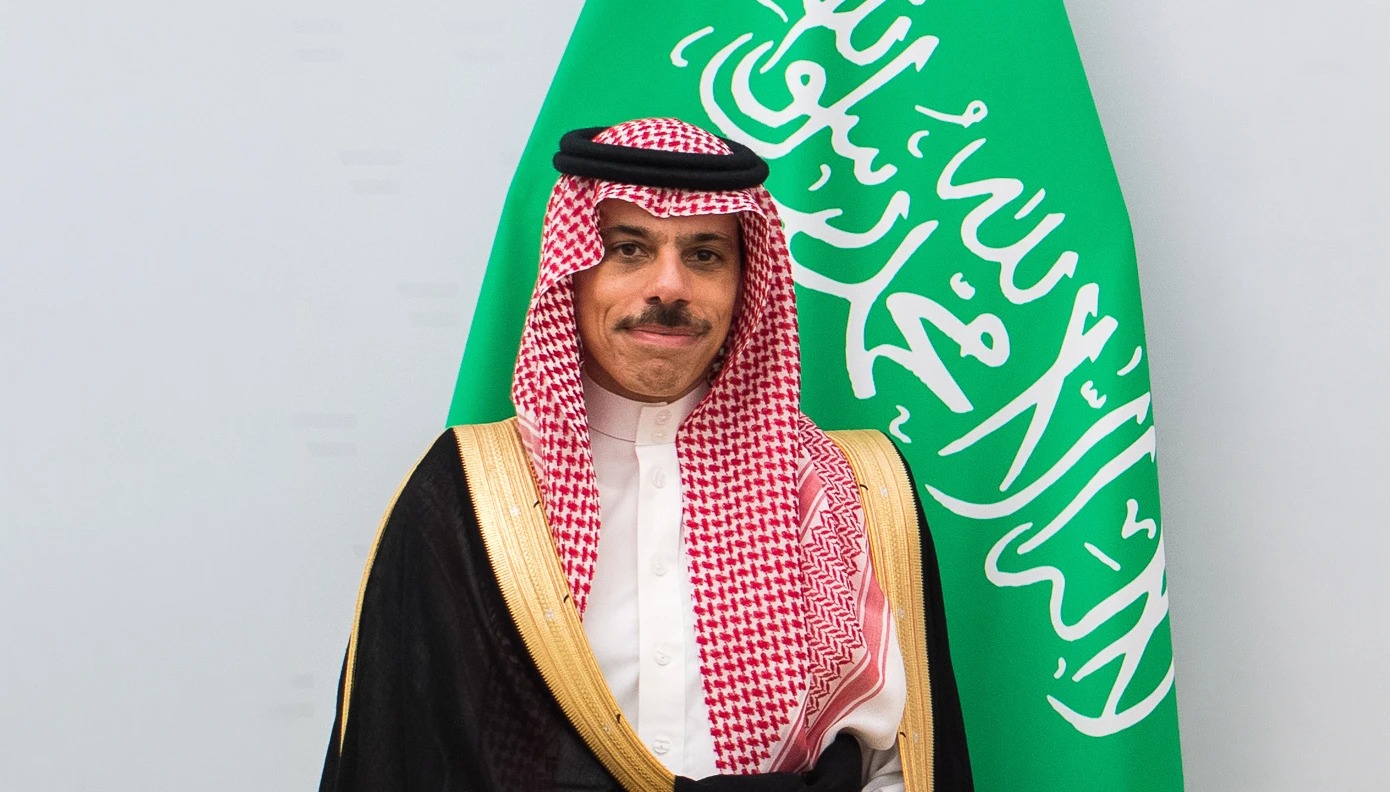 وزير الخارجية يستعرض العلاقات الثنائية مع نظيره اليوناني