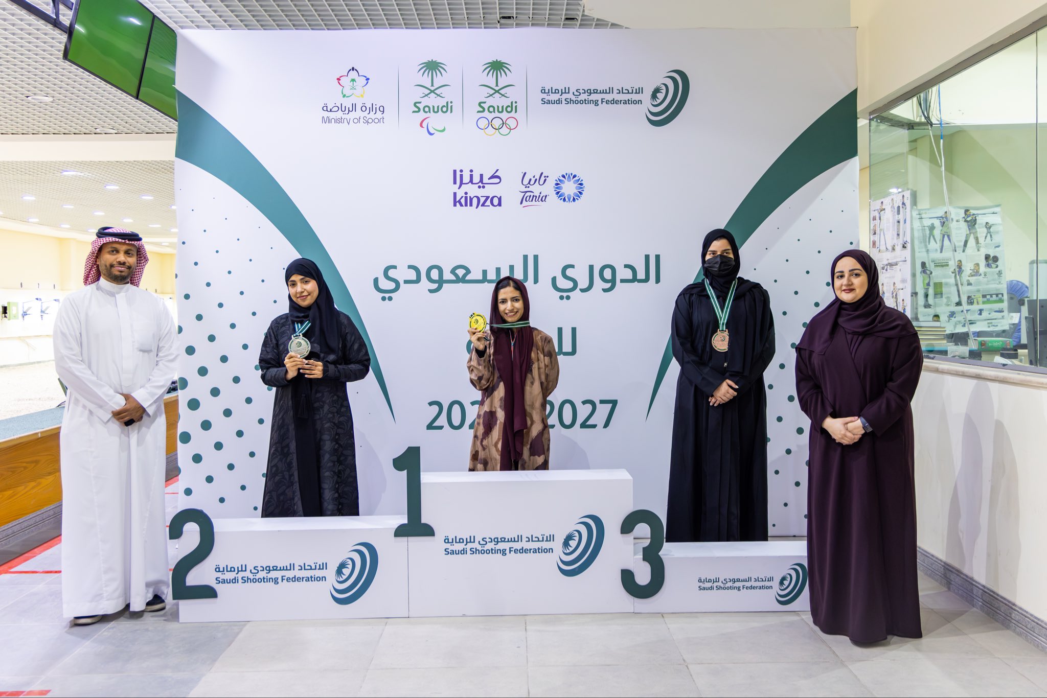 تتويج الفائزين والفائزات بمنافسات البندقية في الدوري السعودي للرماية