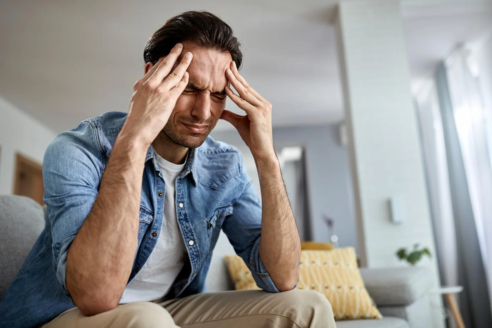 احذر.. القلق الزائد على صحتك قد يخدعك بأمراض وهمية