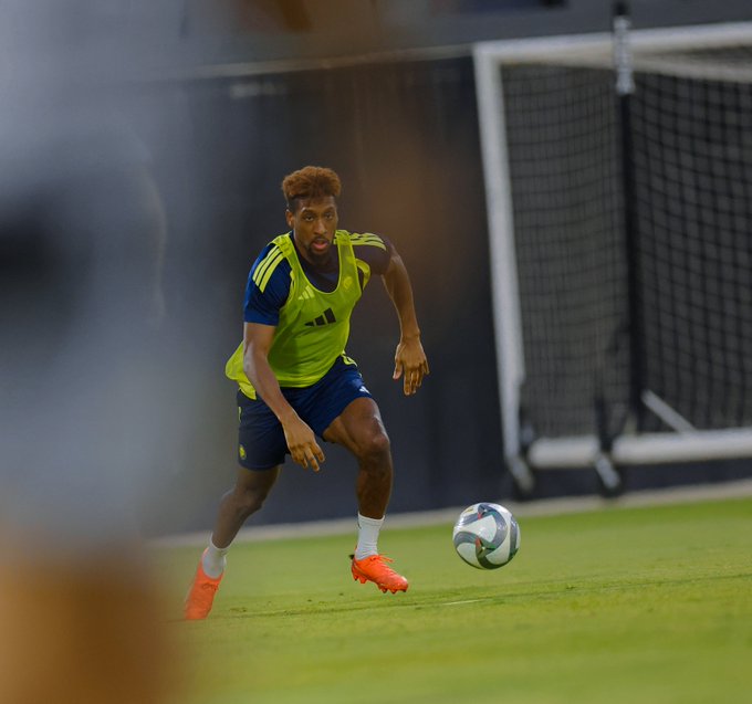 كومان يعود إلى تدريبات النصر قبل مواجهة الخلود
