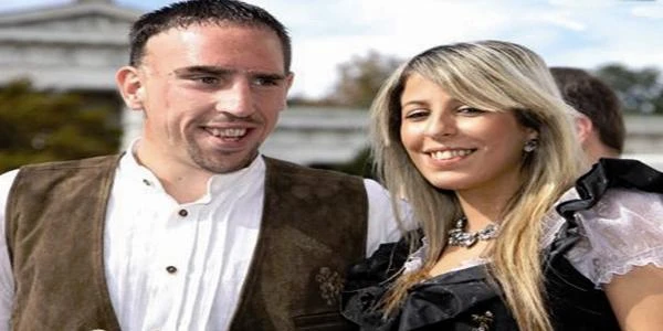 ريبيري وزوجته الجزائرية يفتتحان «بار» خالياً من الكحول