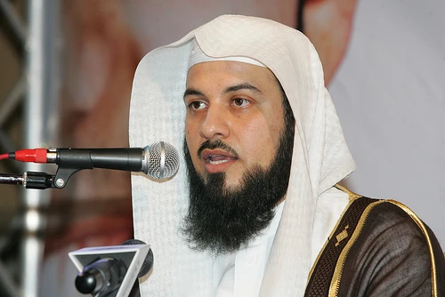 داعية سعودي يطالب بإخضاع المبتعثين لتحليل المسكرات في المطار
