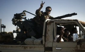 ليبيا: مسلحون يهاجمون مكتب رئيس الوزراء