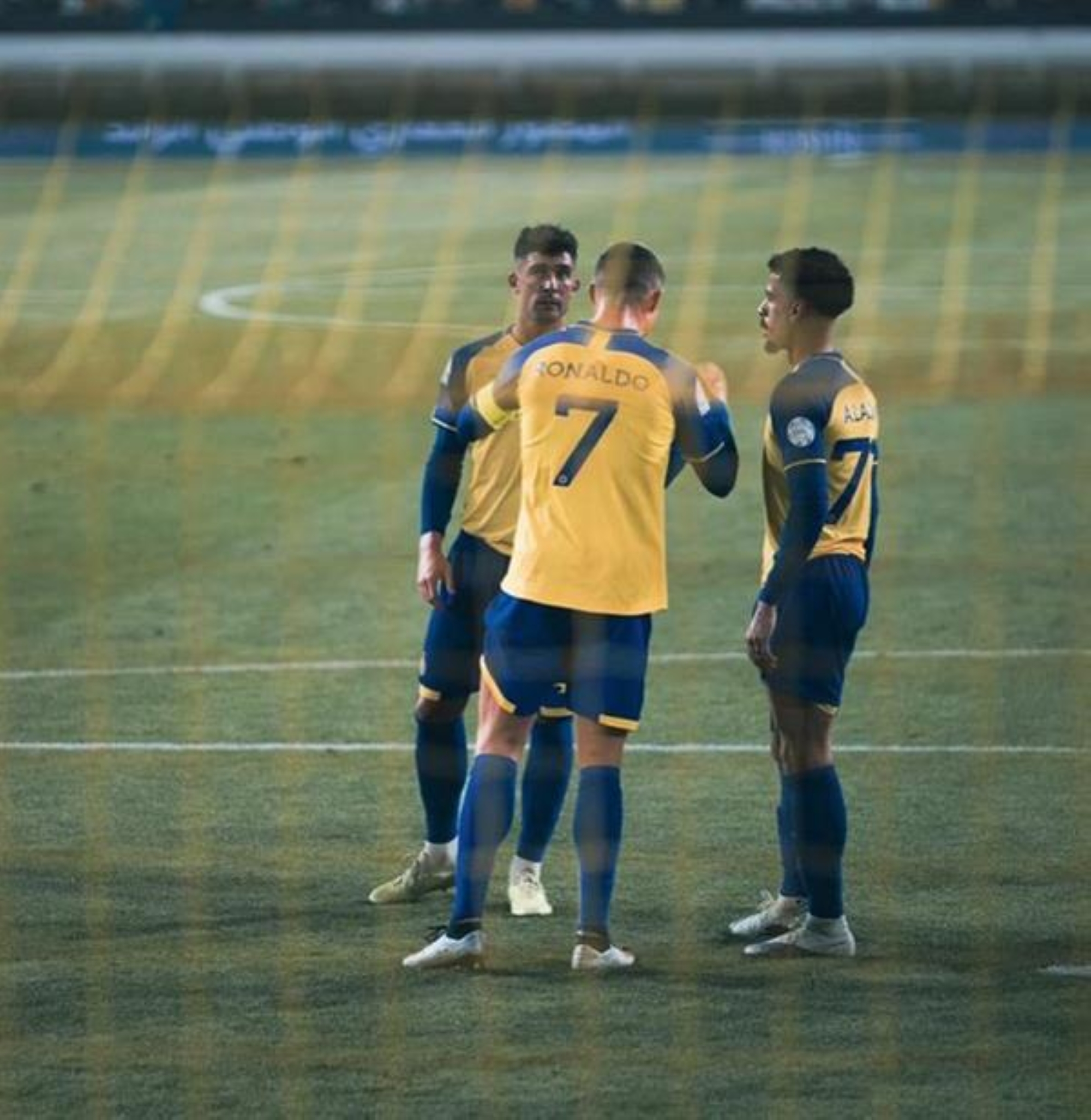 مدافع النصر يوجه رسالة لرونالدو: أفضل لاعب يتحدث على الإطلاق