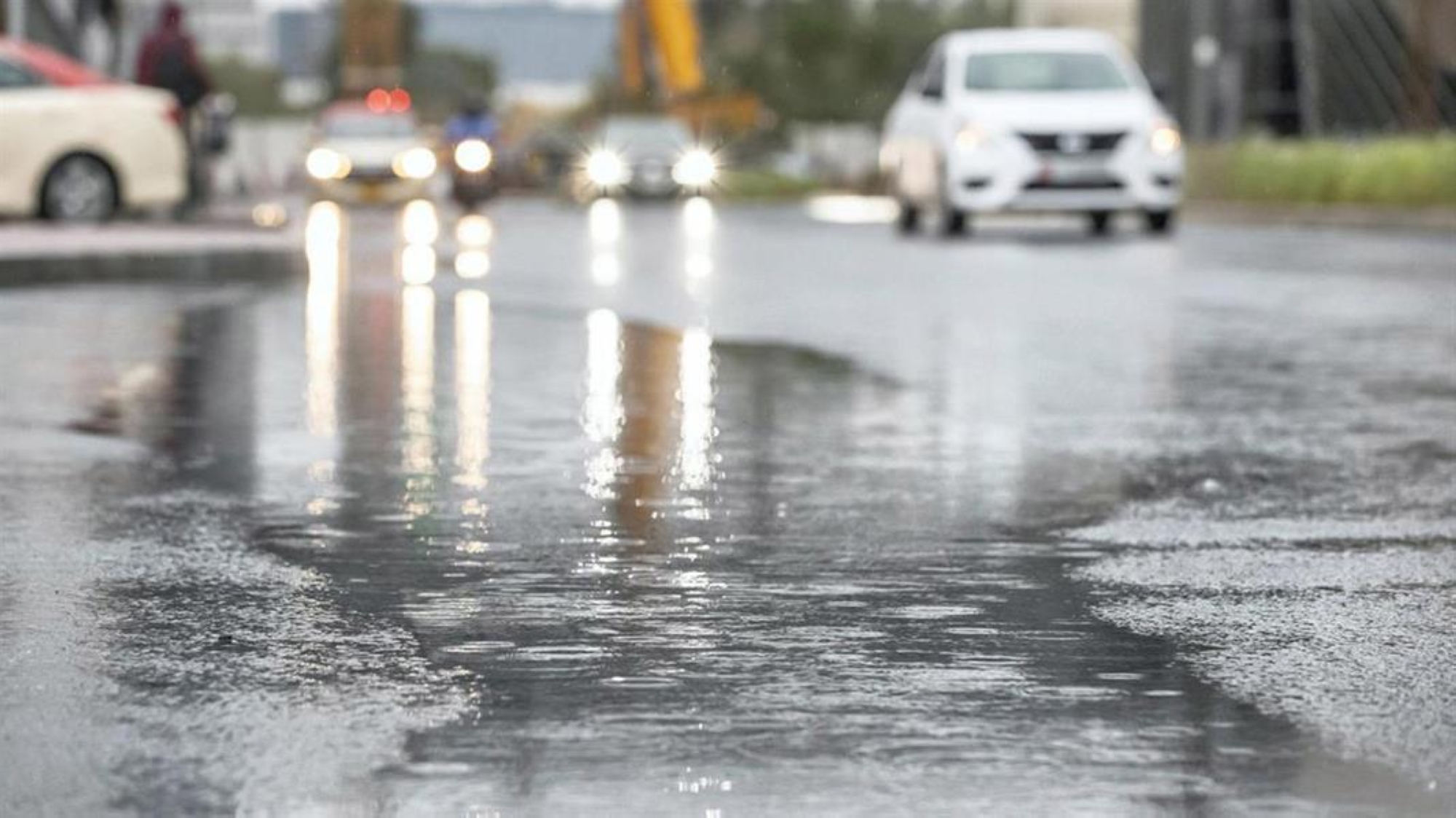 8 نصائح لقيادة آمنة خلال هطول الأمطار