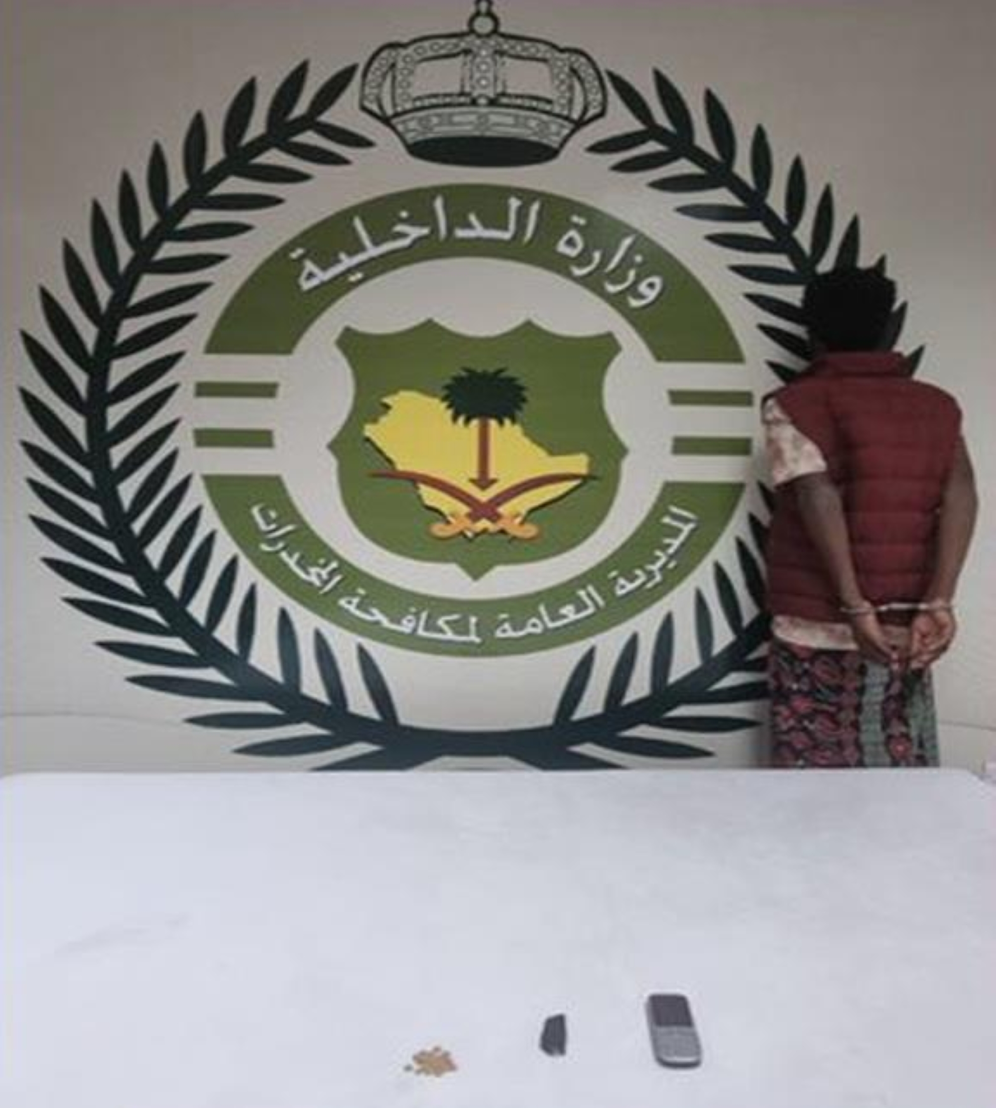 القبض على 14 شخصاً لترويجهم المخدرات في الباحة وجازان