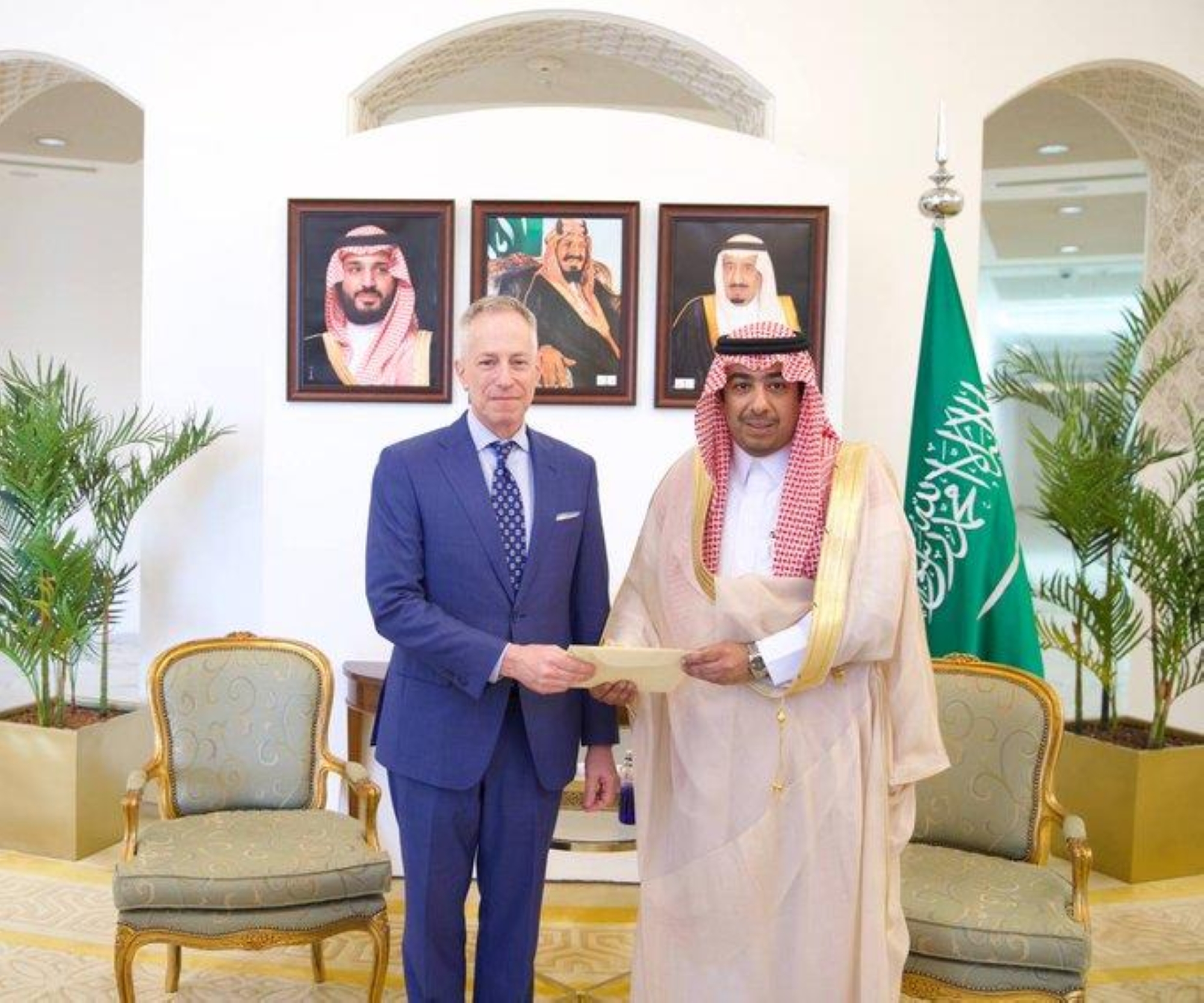 مايكل راتني يسلم أوراق اعتماده رسمياً سفيراً لأمريكا لدى المملكة