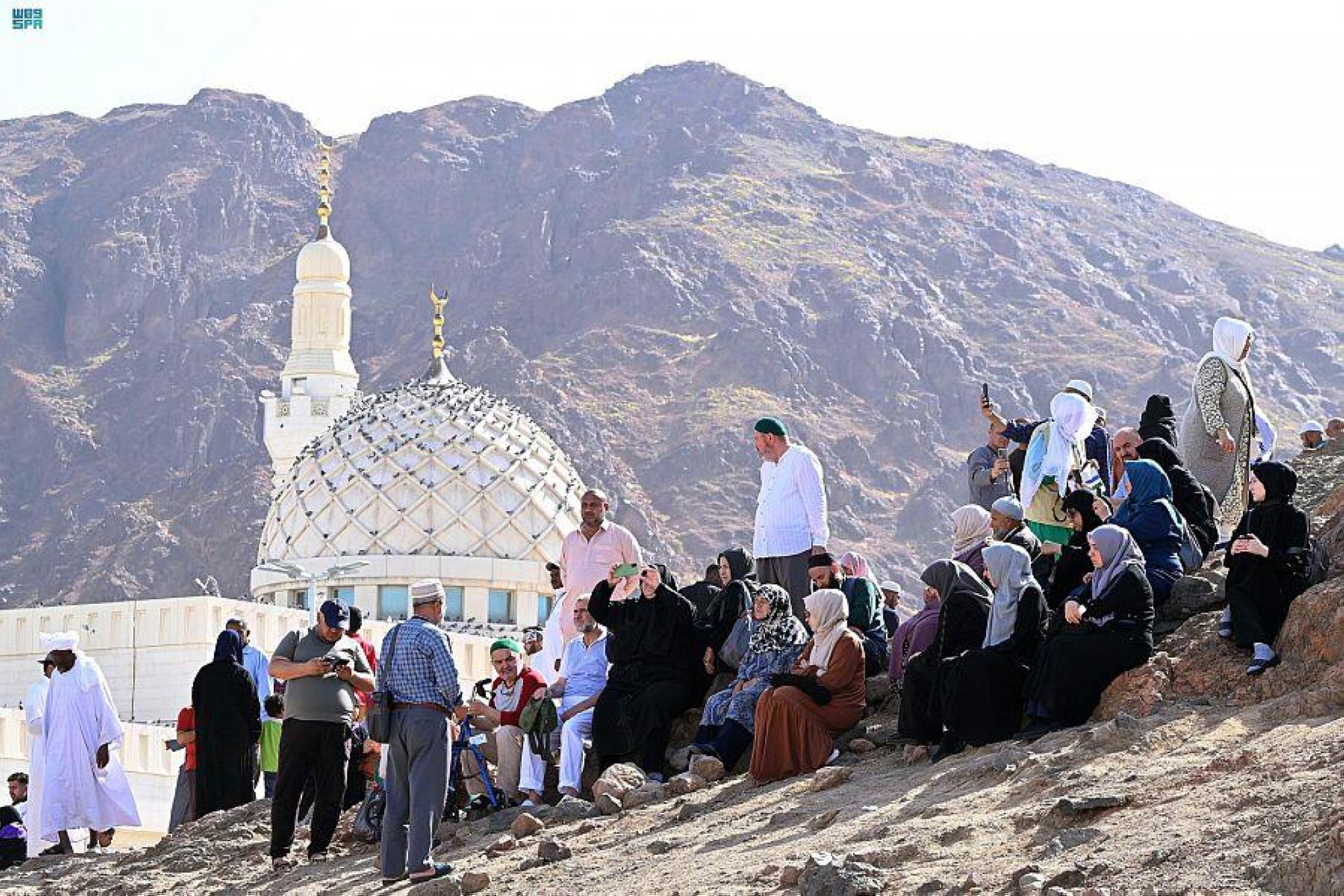 جمعت القيمة الدينية والتاريخية.. مساجد "المدينة" تجتذب ملايين الزائرين سنويًا