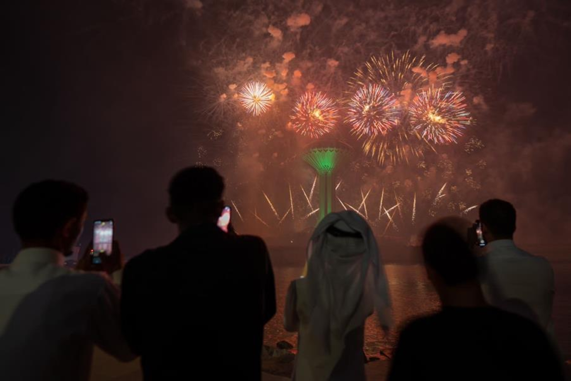 الألعاب النارية تزين سماء المملكة في أول أيام العيد
