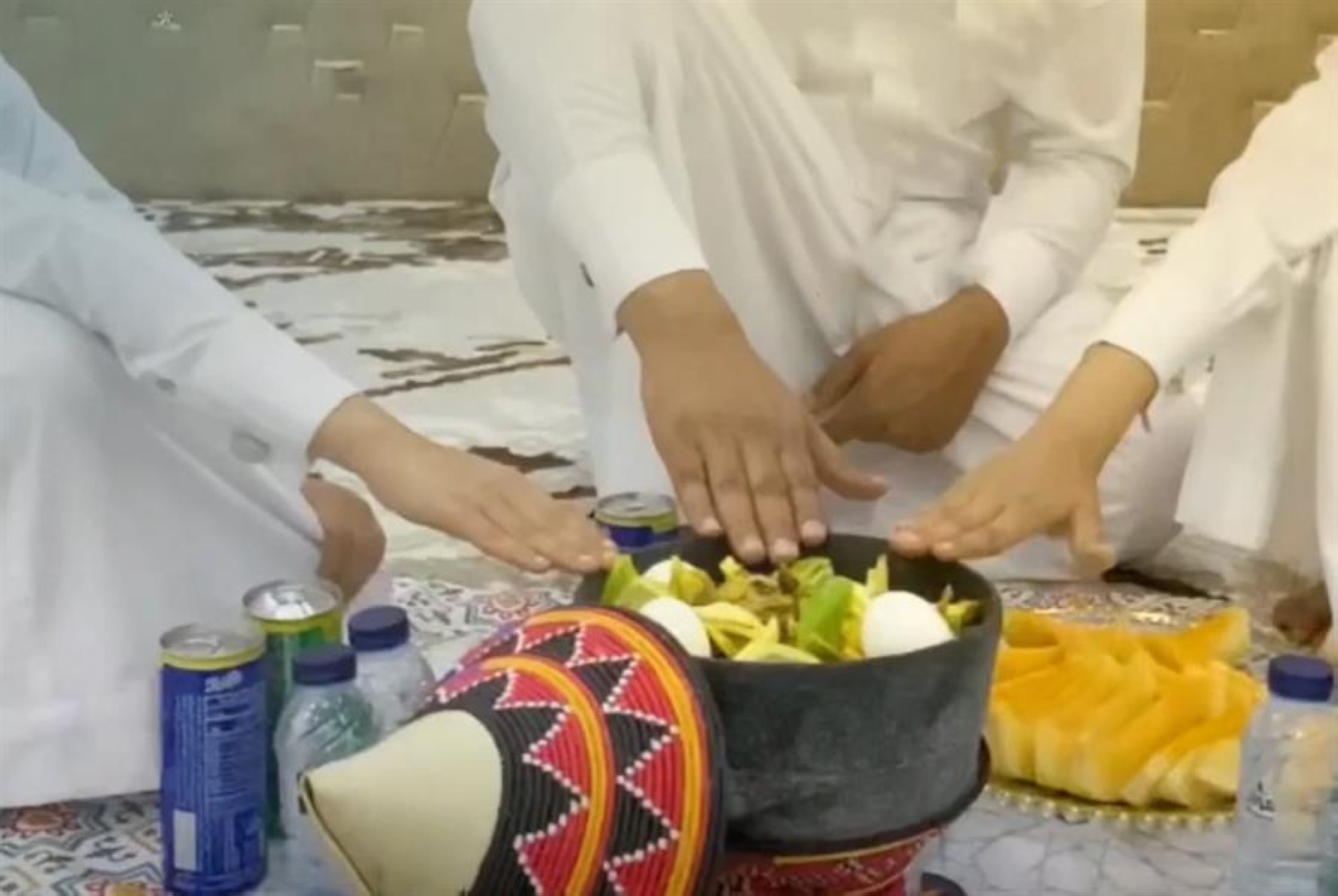 "أَكثِر عديدهم زايدين لا ناقصين".. دعوة "نجرانية" على مائدة ليلة العيد