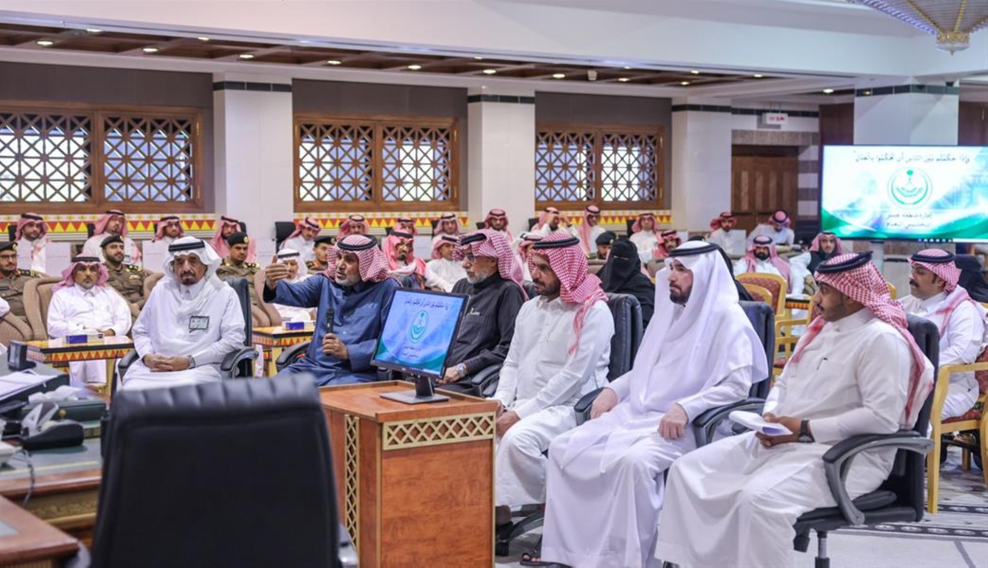 أمير عسير يشهد إنهاء خلافات قبلية استمرت 14 عاماً (فيديو)
