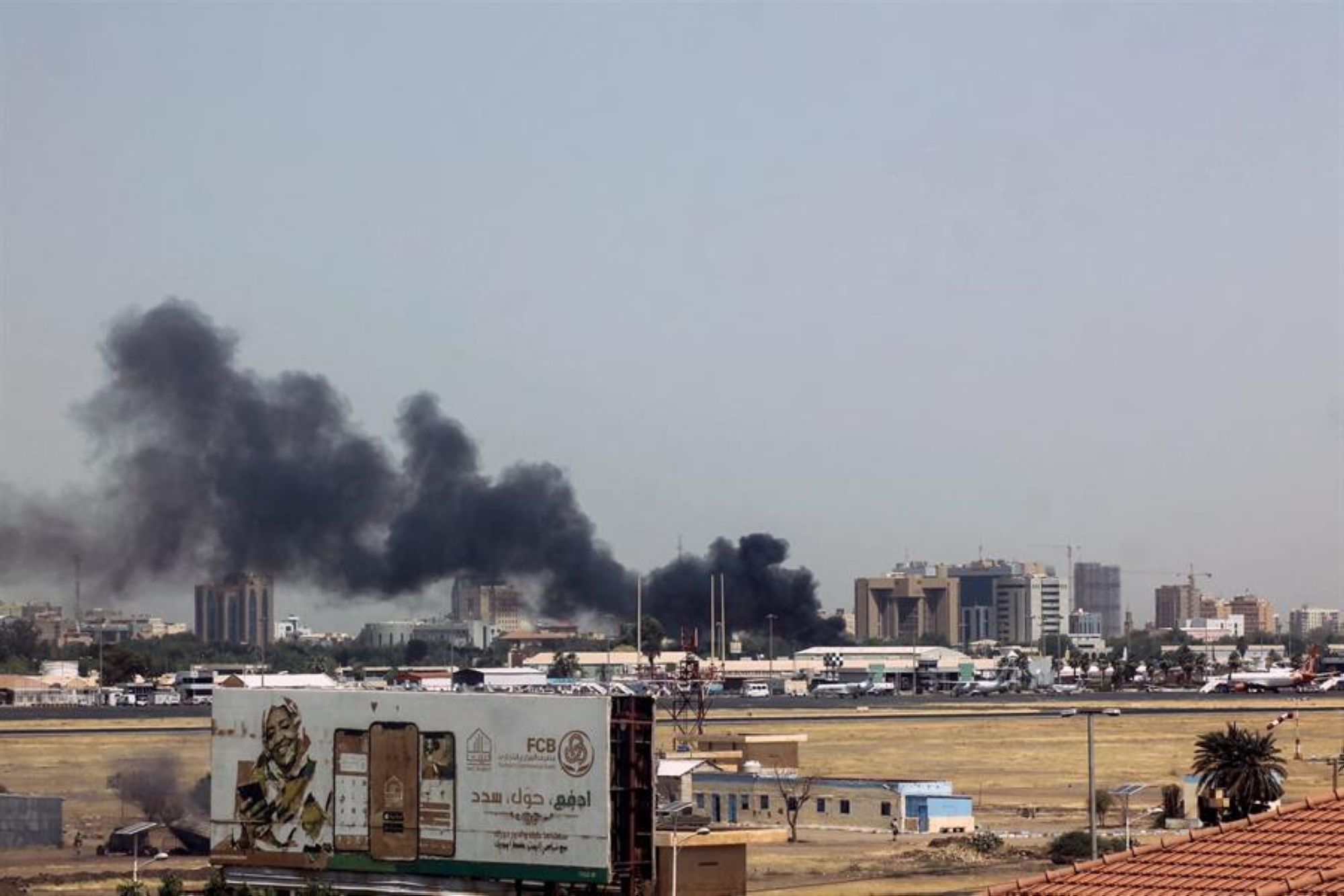السودان.. احتدام المعارك في محيط القصر الجمهوري واستمرار إجلاء القوات المصرية