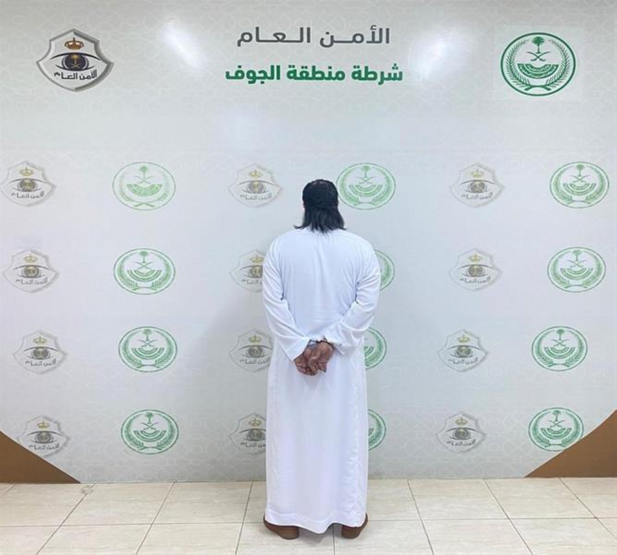 "شرطة القريات" تقبض على مواطن ضـرب طفلاً من الباعة المتجولين