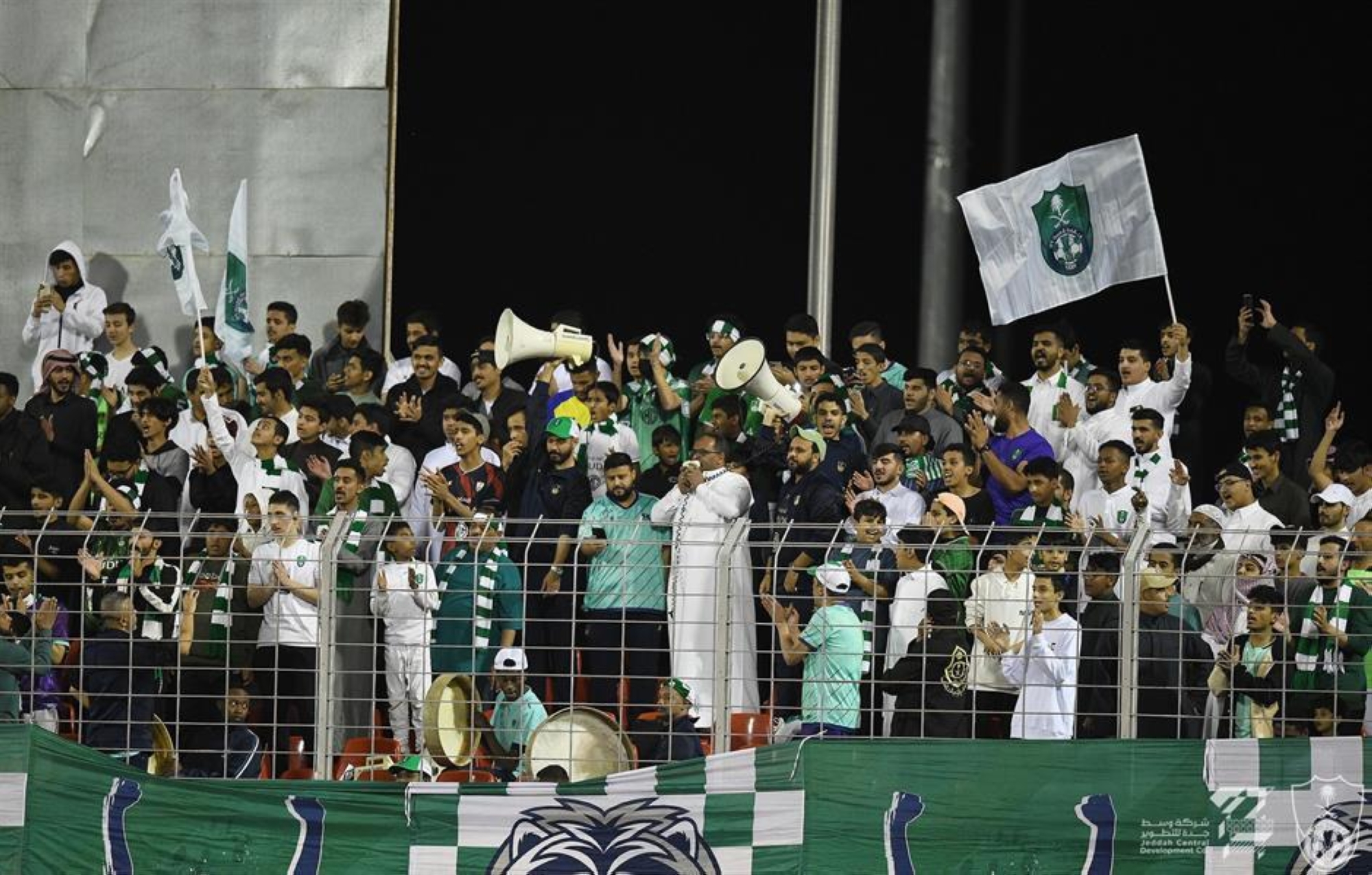 انتقدوا موسيماني واللاعبين.. غضب جماهيري بعد سيناريو تعادل الأهلي مع الفيصلي (فيديو)