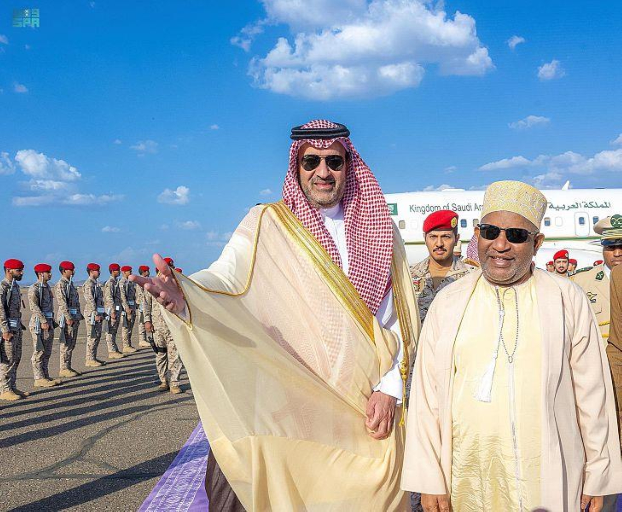 رئيس جمهورية القمر المتحدة يصل المدينة المنورة