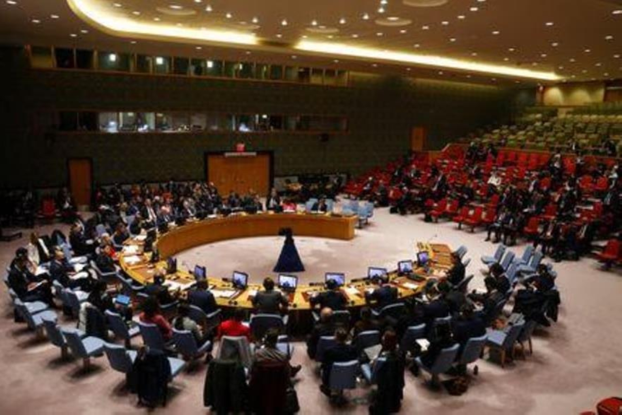 "مجلس الأمن" يدعو لوقف فوري لإطلاق النار بالسودان والعودة للحوار