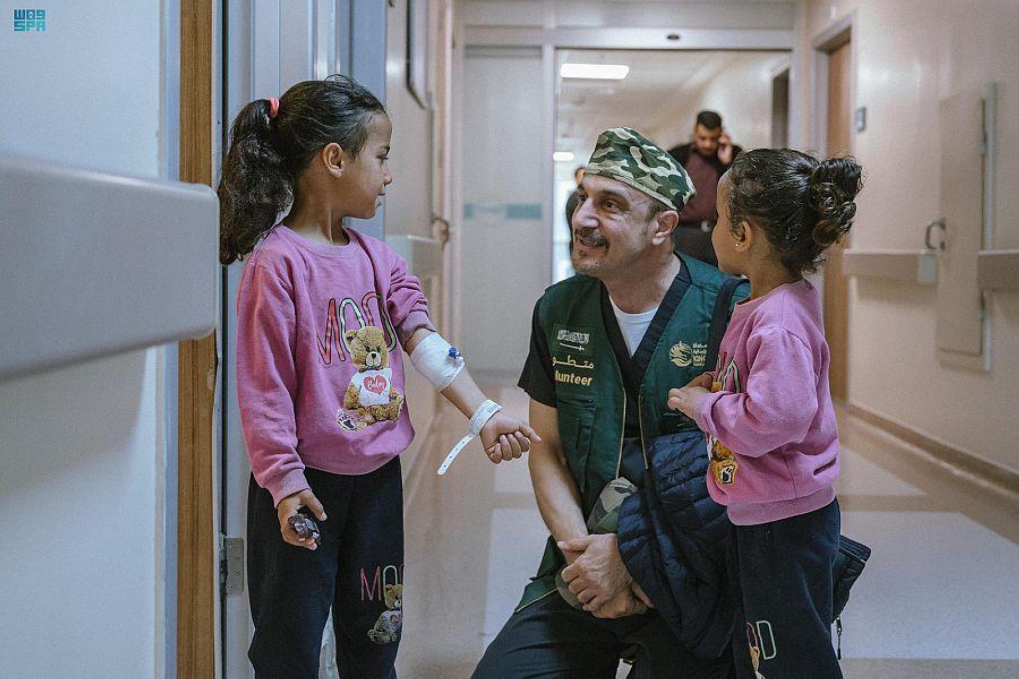 "سلمان للإغاثة" يقدم أطناناً من المواد الغذائية والخدمات الطبية في دول عربية وإسلامية