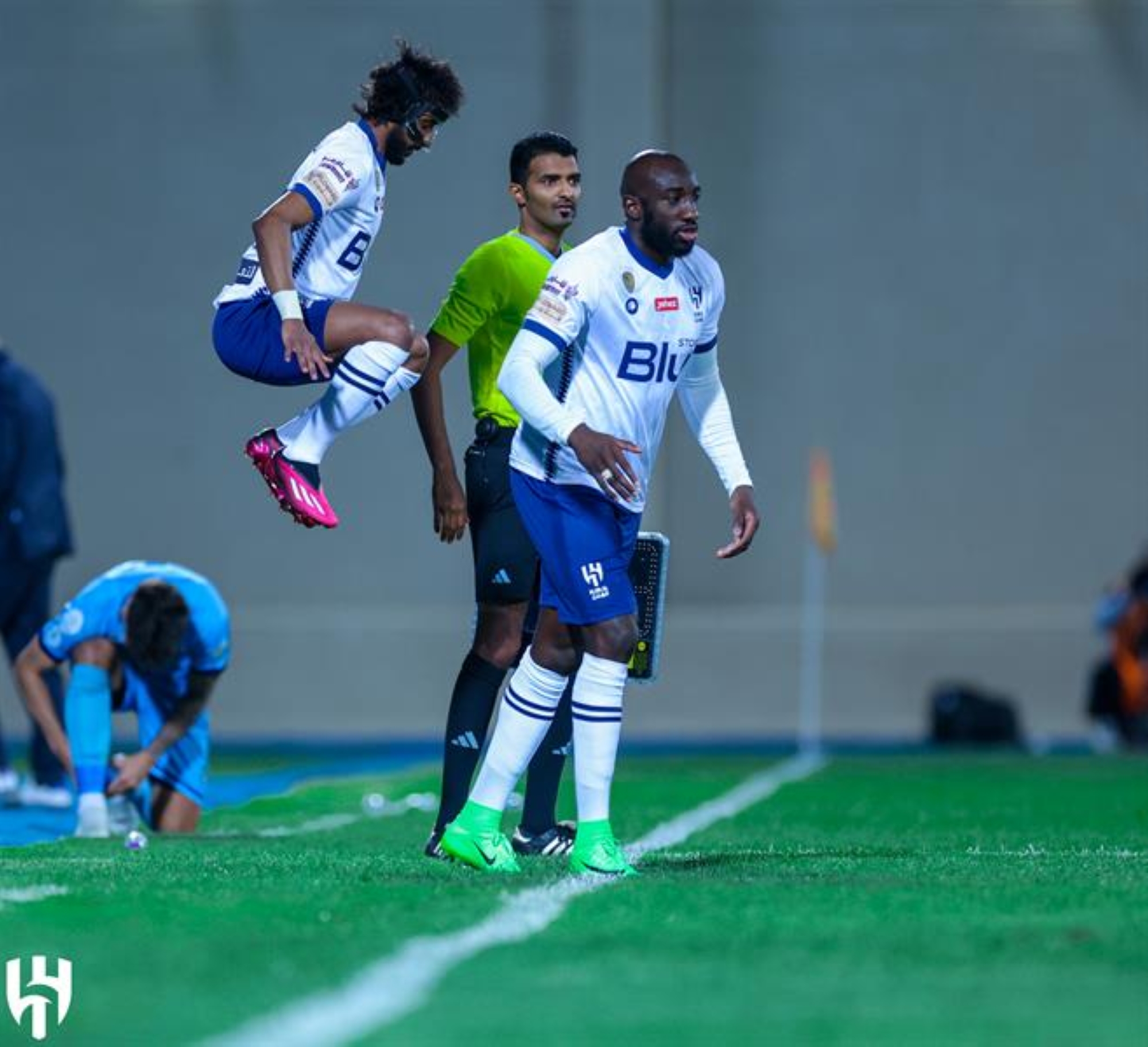 مشادّة بين محترف الهلال ماريغا ومدرب الباطن بعد نهاية المباراة (فيديو)