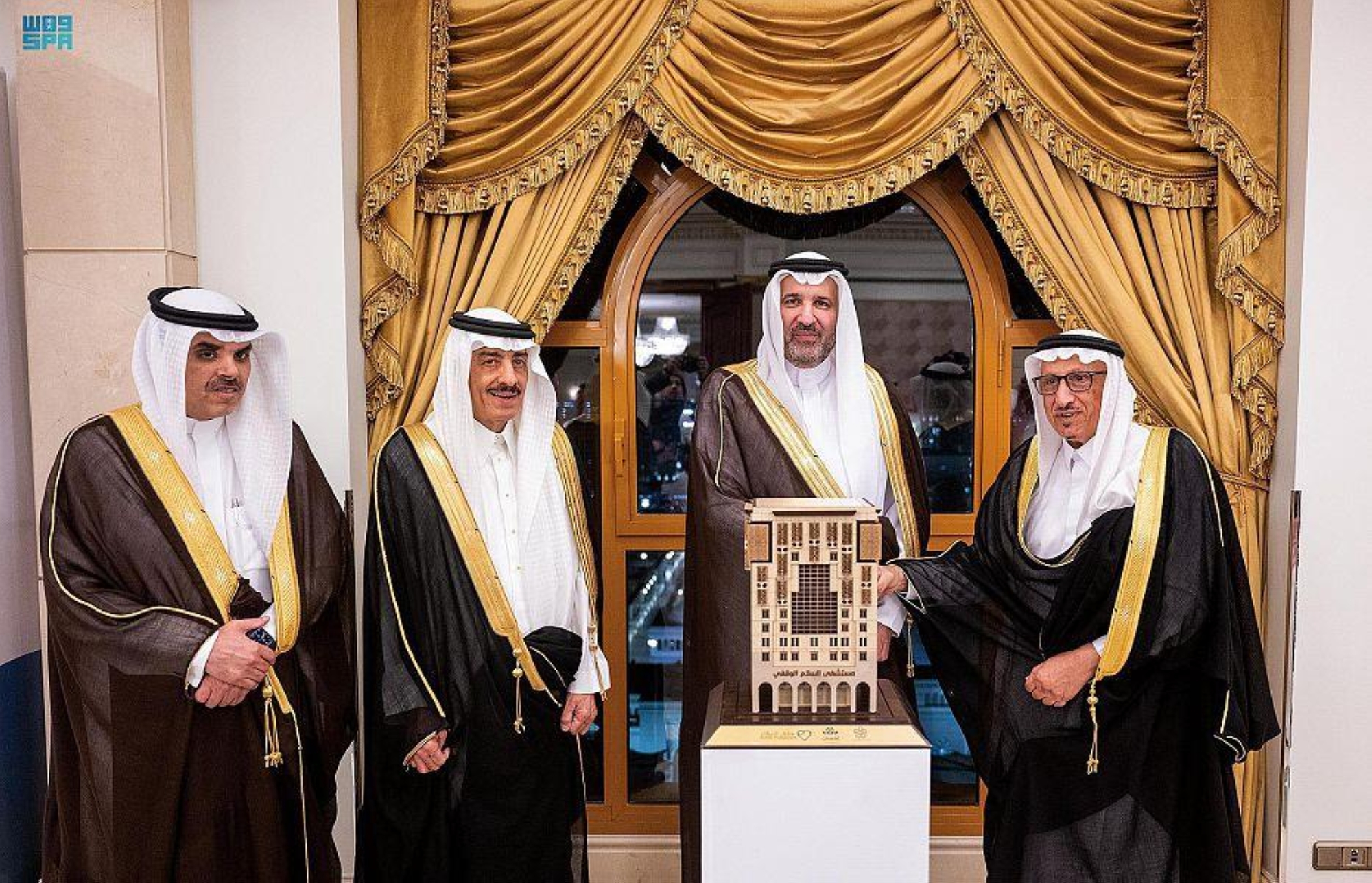 يُعنى بتغطية خدمات بعض المقيمين.. فيصل بن سلمان يطلق "الشفاء الوقفي" بالمدينة