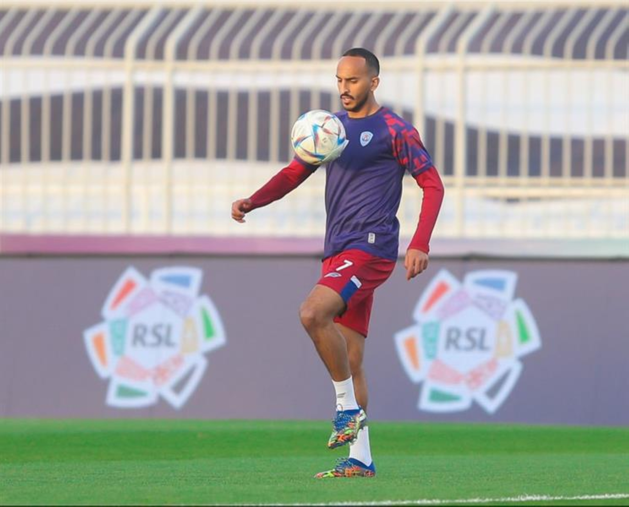 لاعب أبها صالح العمري: الاتحاد الأقرب للفوز بالدوري.. ولن يكرر خطأ الموسم الماضي (فيديو)