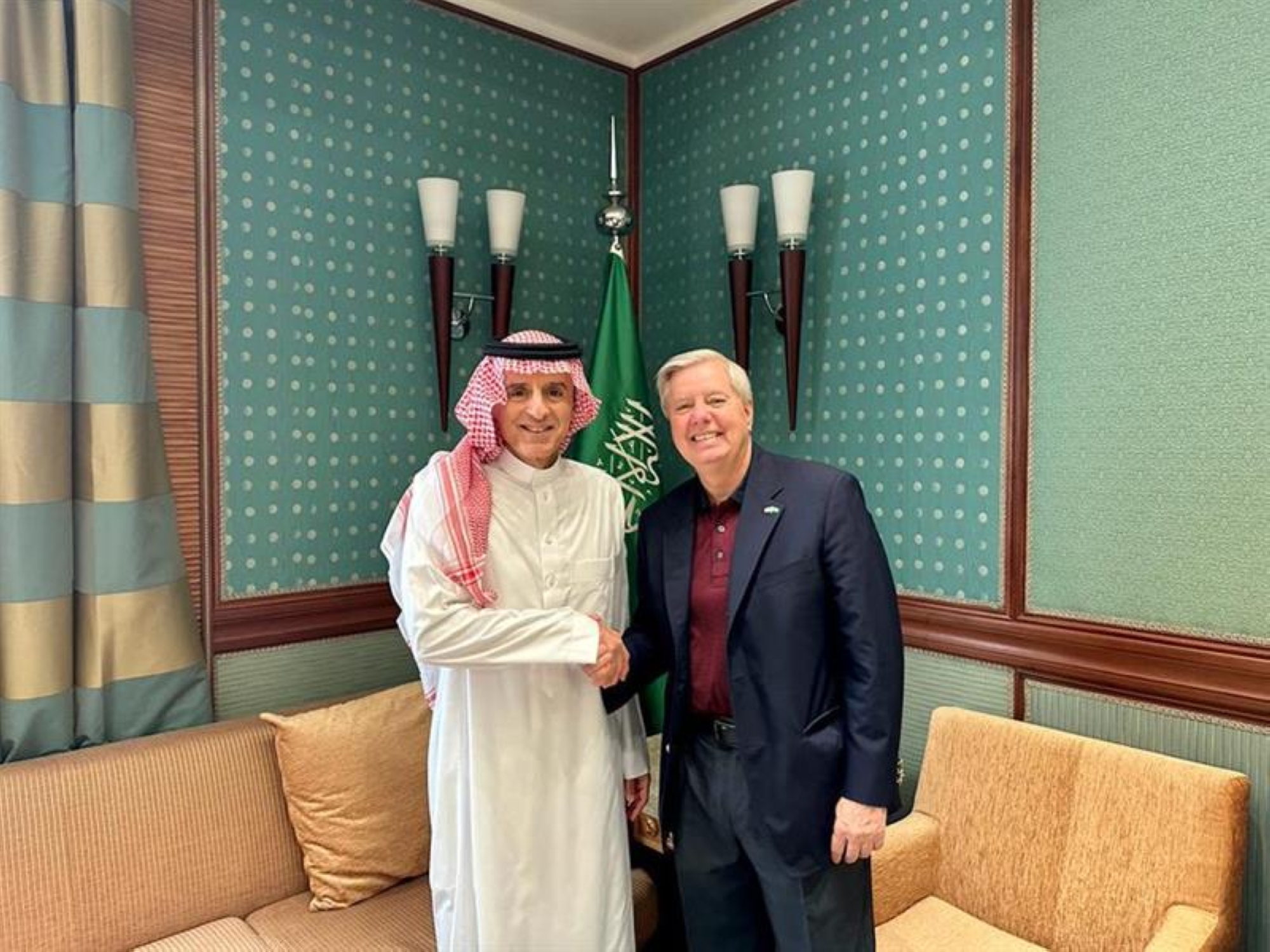 الجبير يلتقي عضو "الشيوخ الأمريكي" ليندسي جراهام في جدة