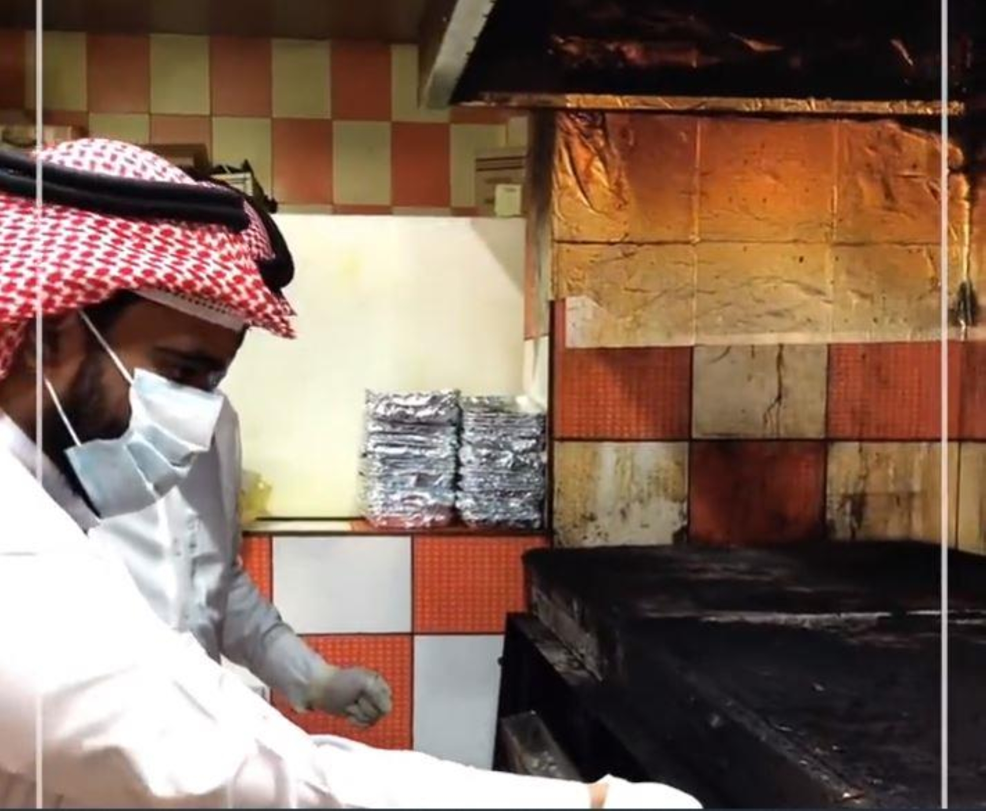 لوجود حشرات ومواد تالفة.. إغلاق مطبخ أسماك بالطائف (فيديو)