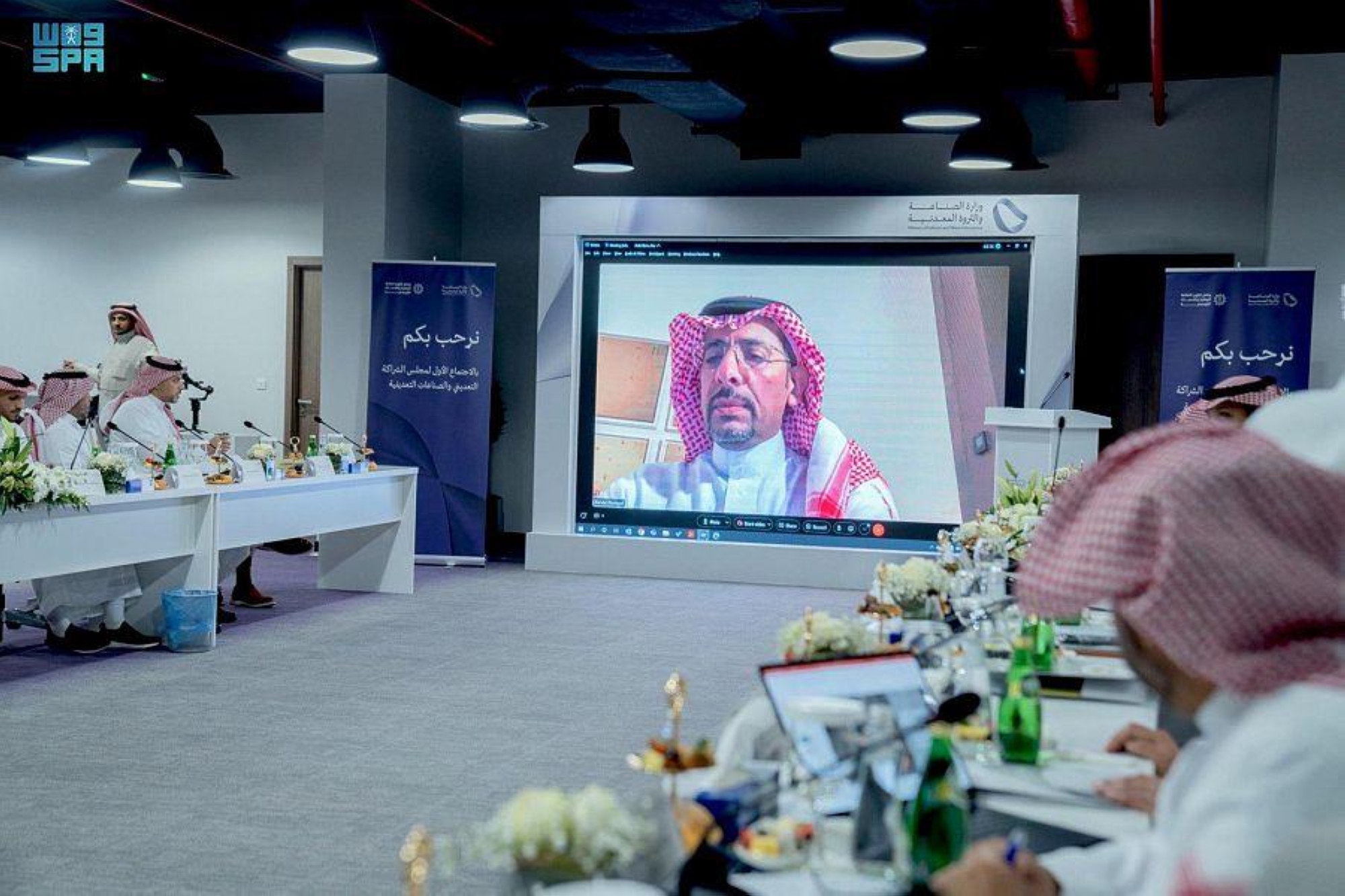 وزير "الصناعة" يرأس الاجتماع الأول لمجلس الشراكة التعديني
