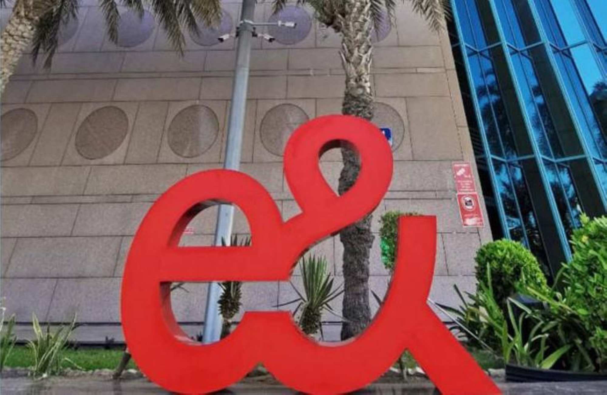 "إي أند" الإماراتية تستحوذ على حصة أغلبية بتطبيق "كريم" مقابل 400 مليون دولار