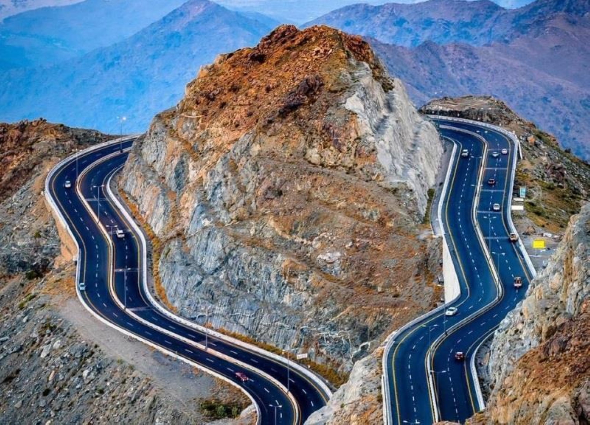 إعادة فتح طريق الهدا بالاتجاهين بعد إغلاقه بسبب الأمطار