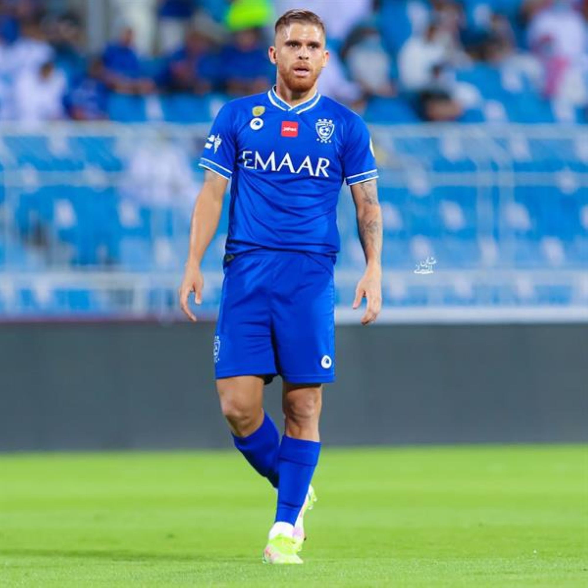 مشادة قوية في ملعب مباراة الشباب والهلال تنتهي بطرد "كويلار" (فيديو)