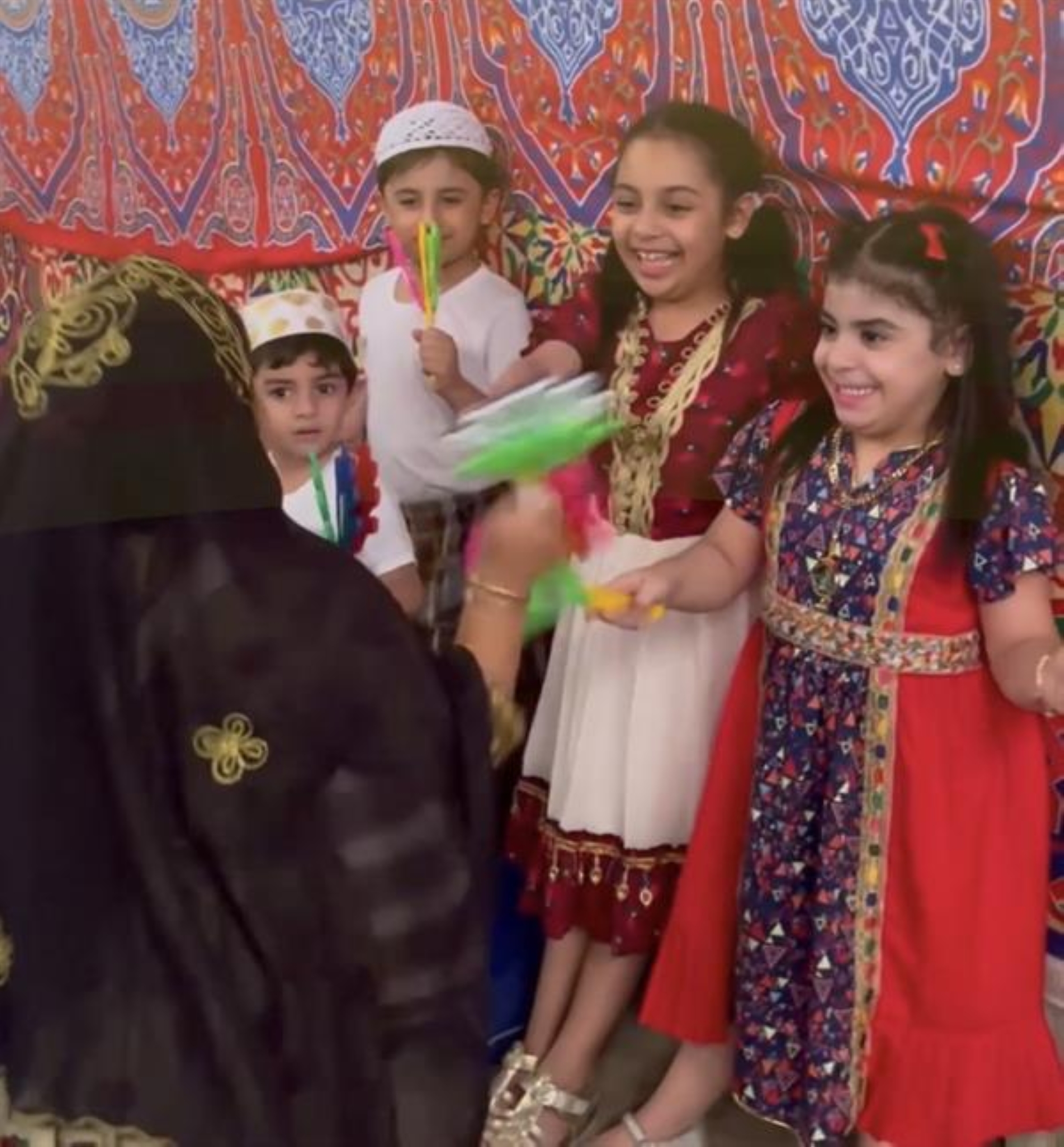 أطفال الأحساء يعززون "الموروث" بـ"القرقيعان"