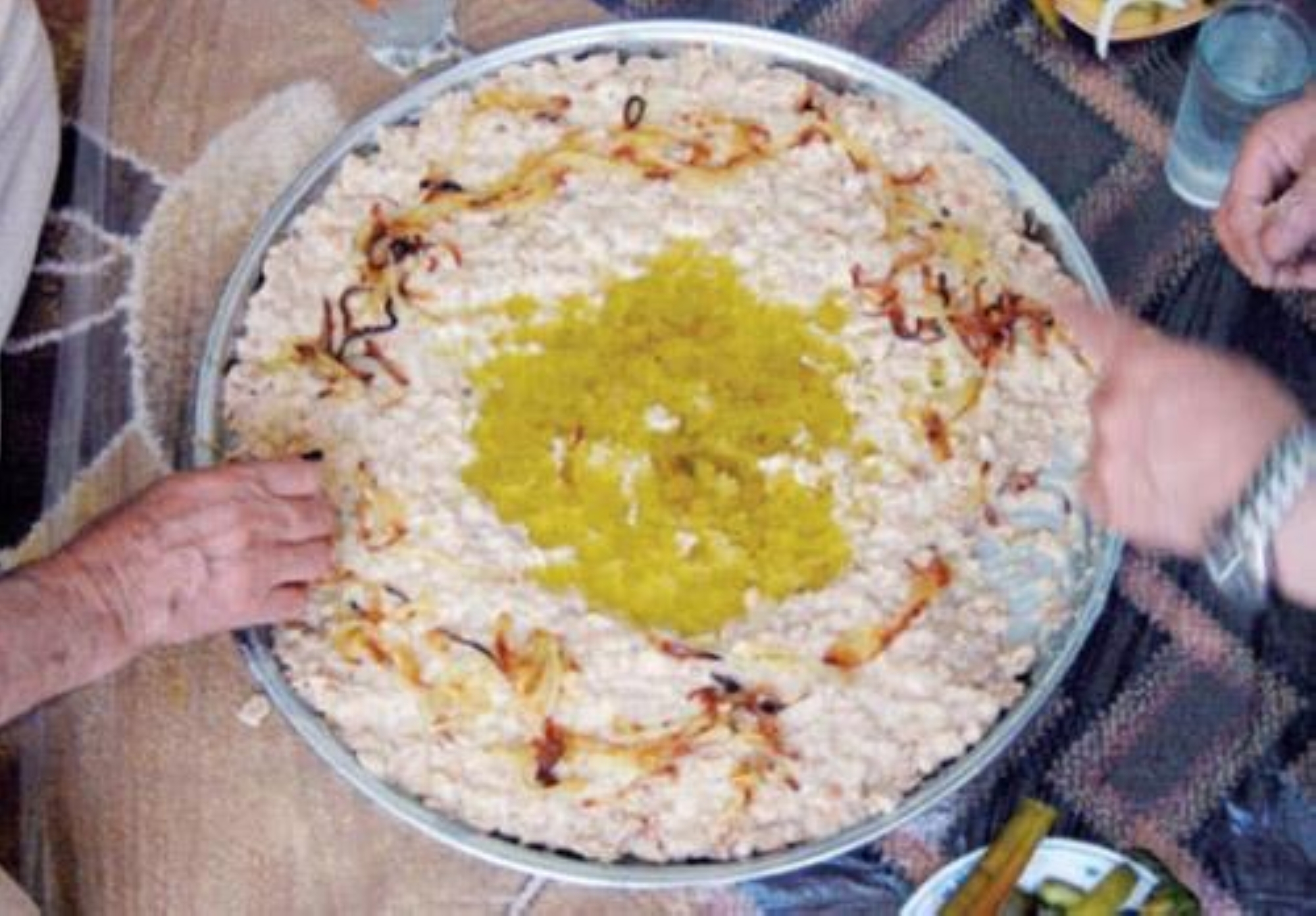 "المجللة" أكلة "شِبه منقرضة" حاضرة في إفطار وسحور أهالي تبوك