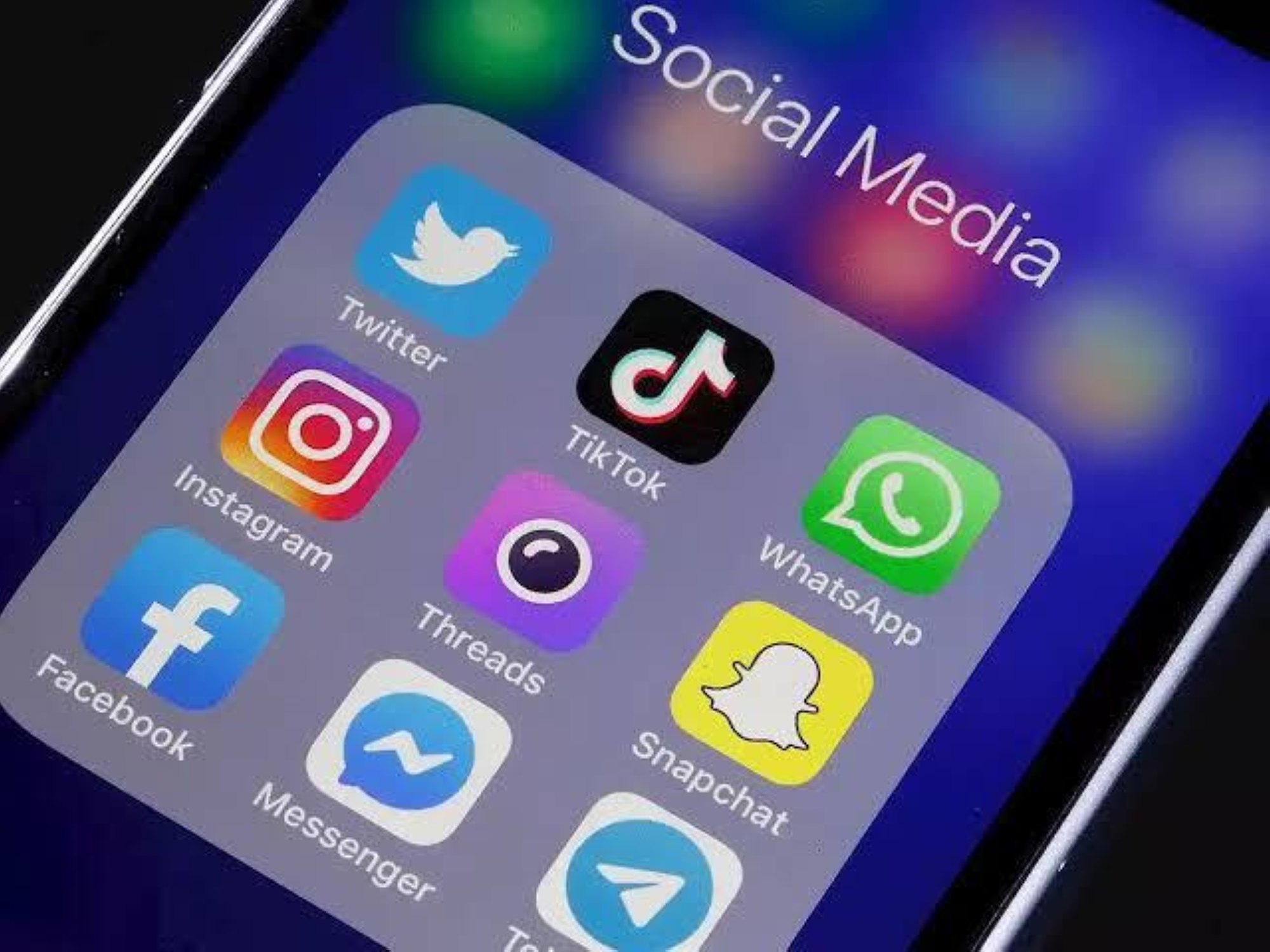 مشروع قانون يطالب منصات التواصل بالتحقق من أعمار المستخدمين وموافقة الوالدين