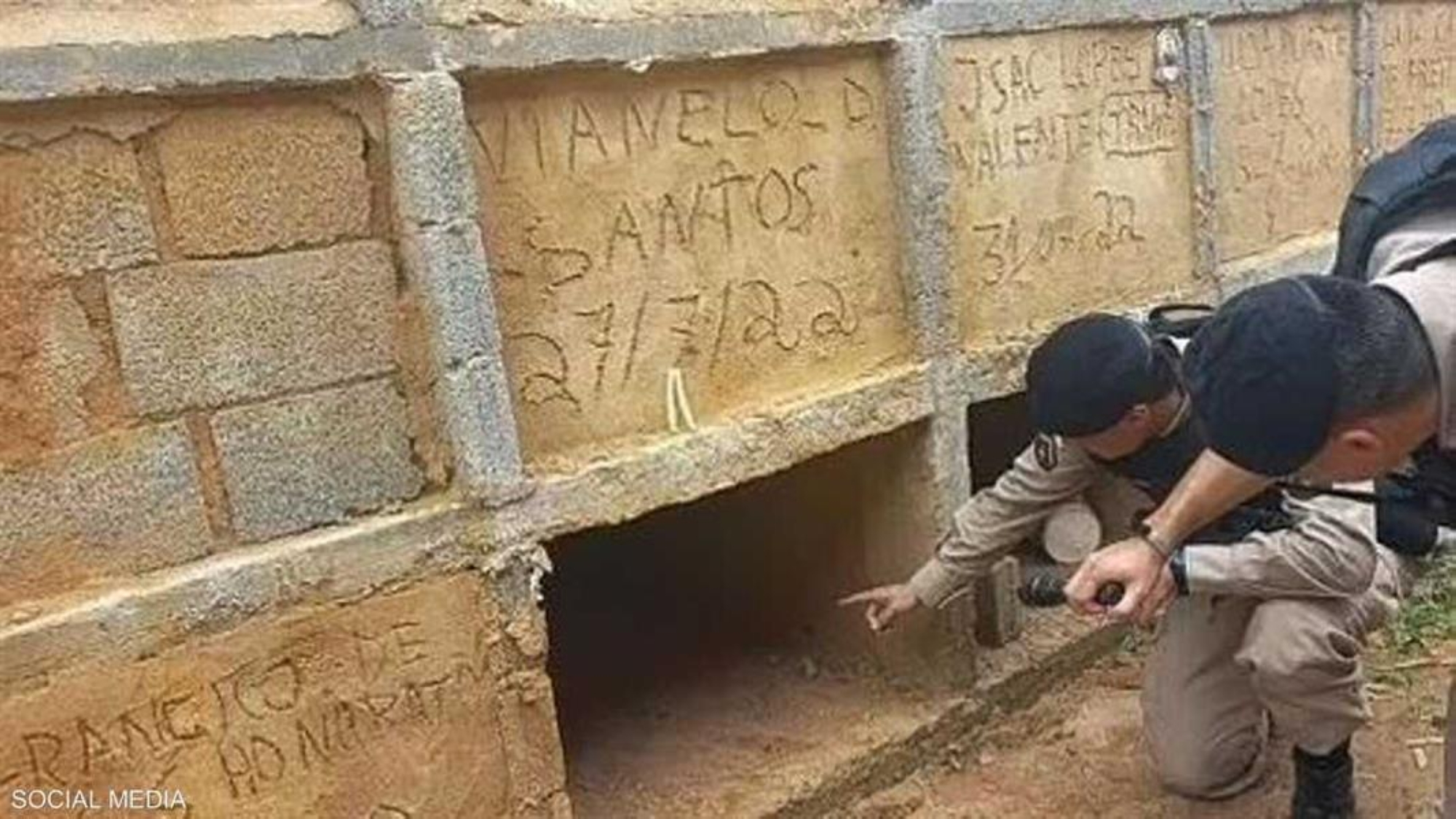 أم لأربعة أطفال تدفن حية داخل قبر بالبرازيل.. وصدفة تنقذها