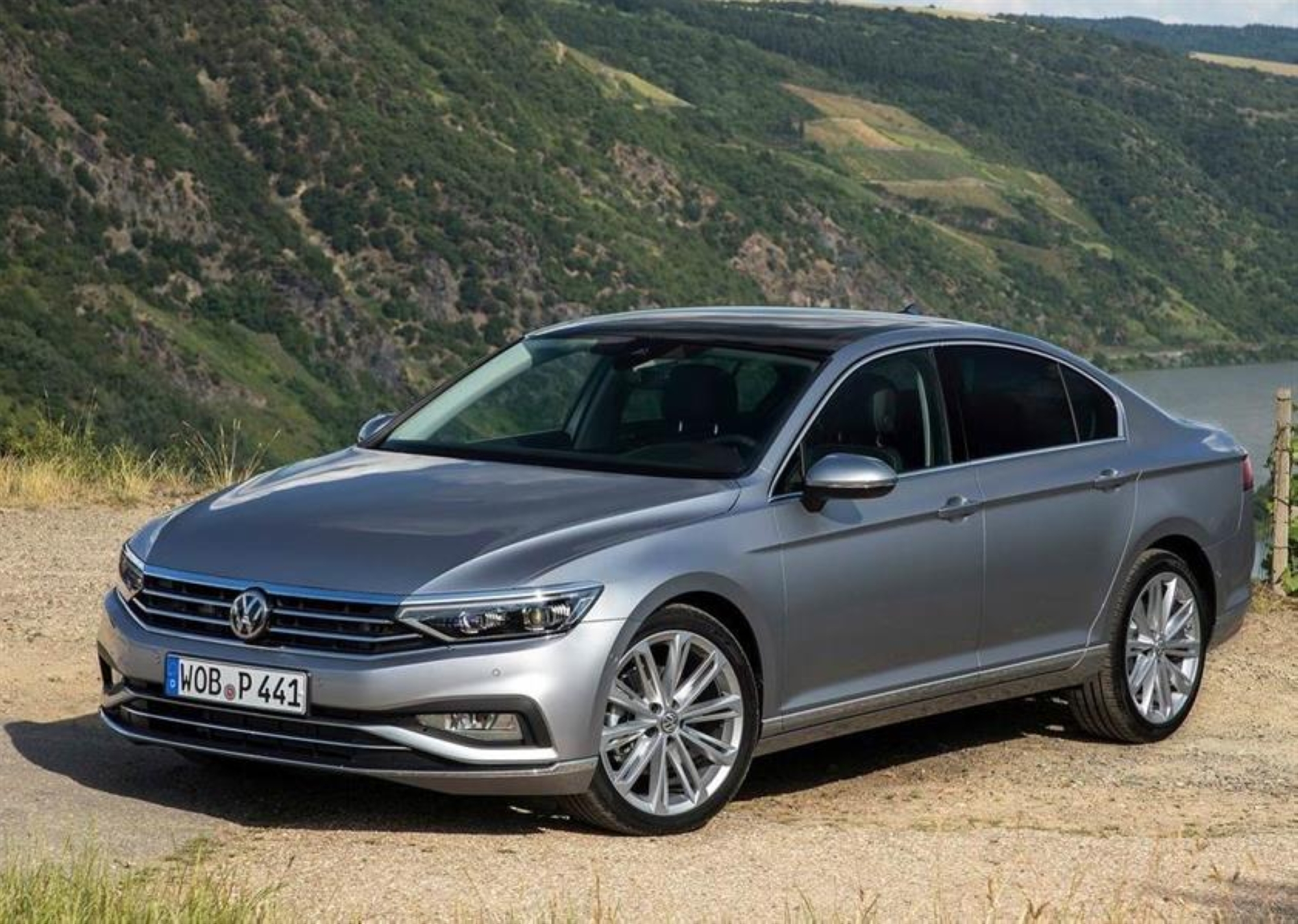 استدعاء 143 ألف سيارة.. أمريكا تنصح ملاك "فولكس فاجن" بإخلاء مقعد الراكب الأمامي
