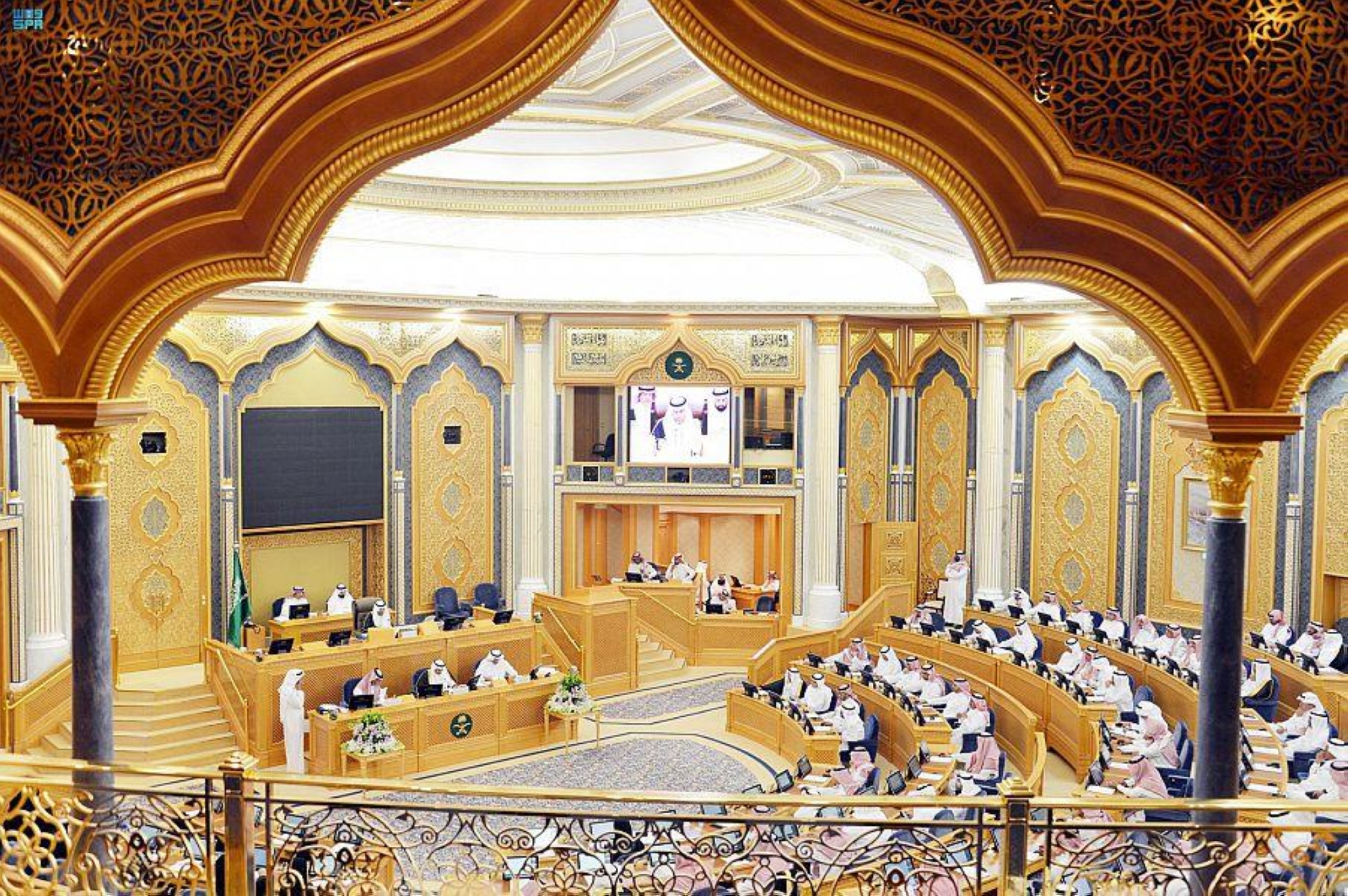 "الشورى" يطالب "مركز الأعمال" بدراسة تكاليف رحلة المستثمر وتقليلها