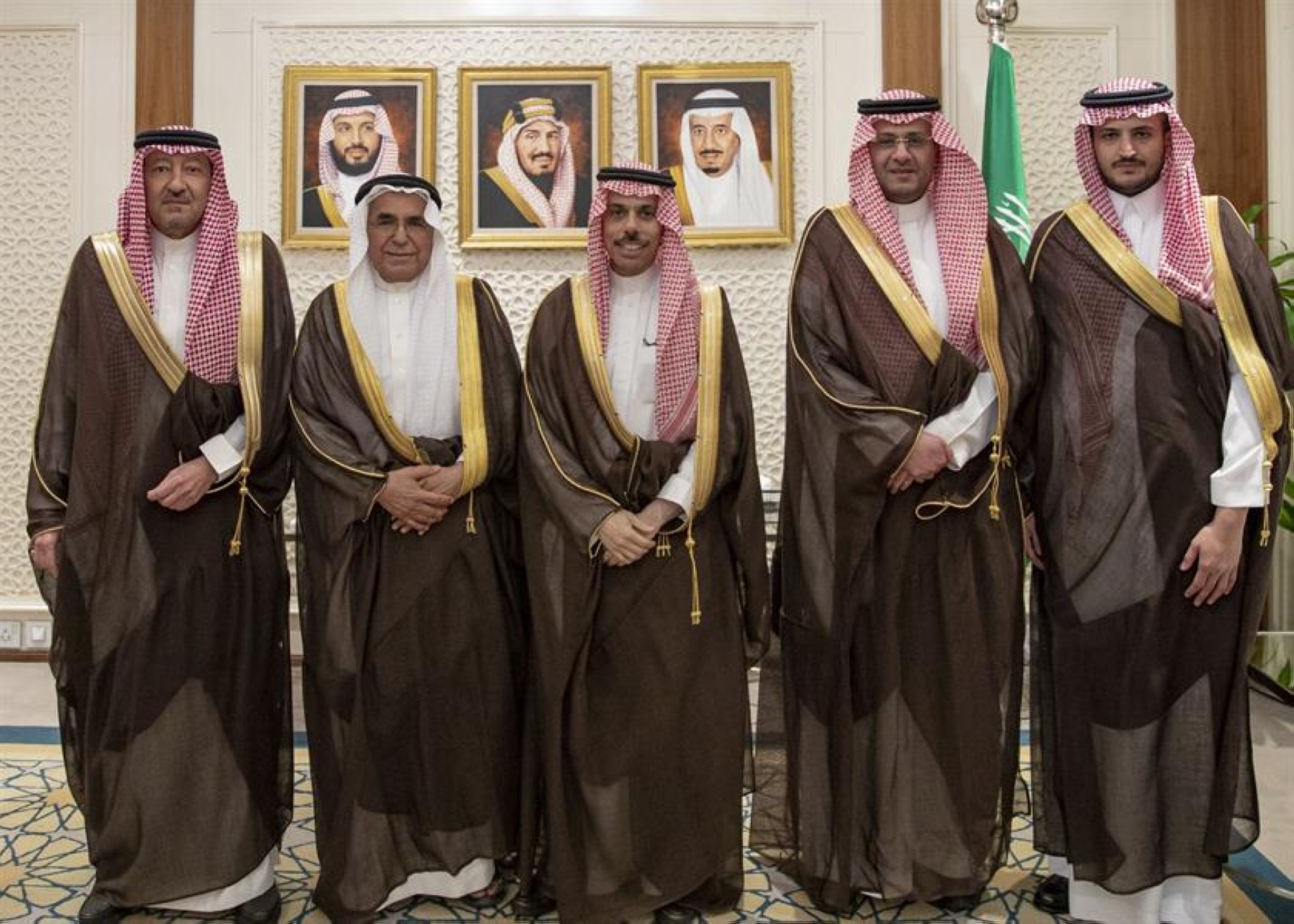 لجهودهما الدبلوماسية.. وزير الخارجية يكرم السفيرين "المعلمي" و"العريفي"