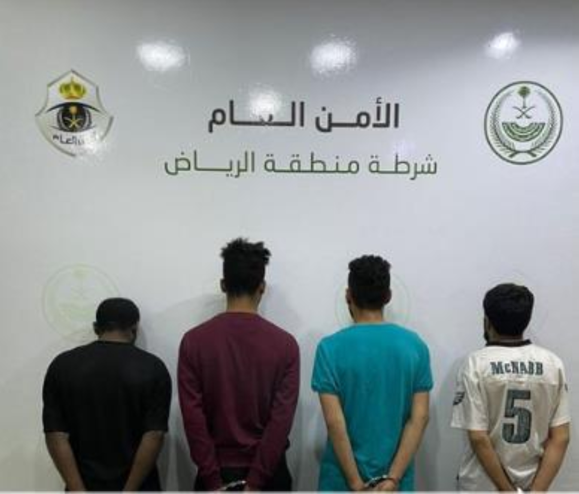 الإطاحة بمقيم و3 مواطنين نفذوا حـوادث سلب بسيارات مسروقة في الرياض