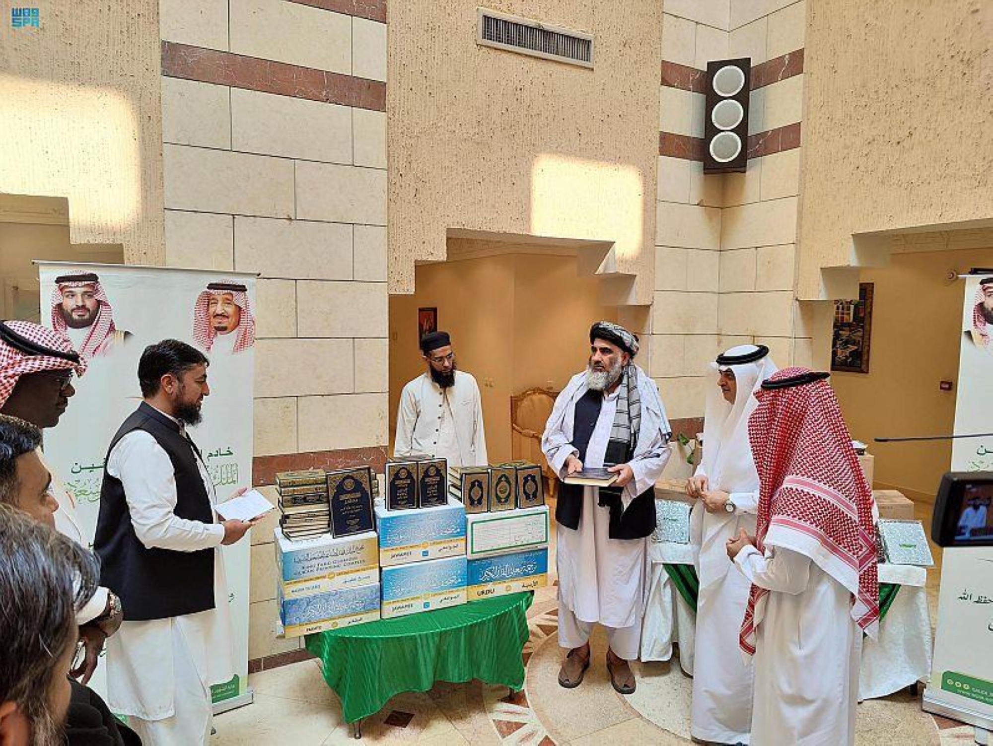 بـ25 طناً من التمور.. تدشين "برامج خادم الحرمين" لتفطير الصائمين في باكستان