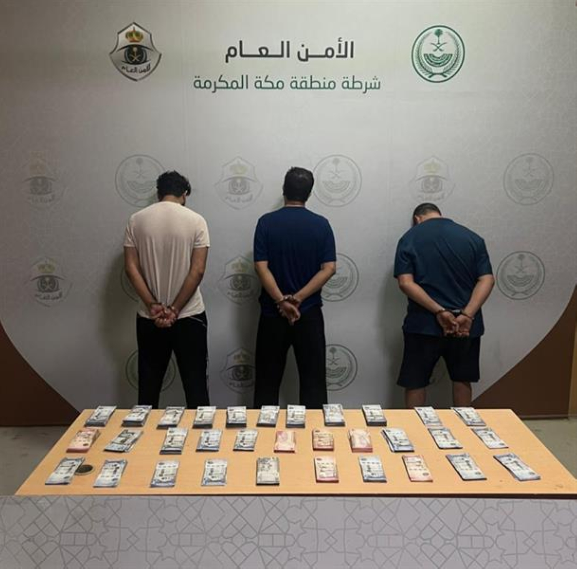 استرداد 620 ألف ريال.. وضبط 3 أشخاص لانتحالهم صفة غير صحيحة بجدة