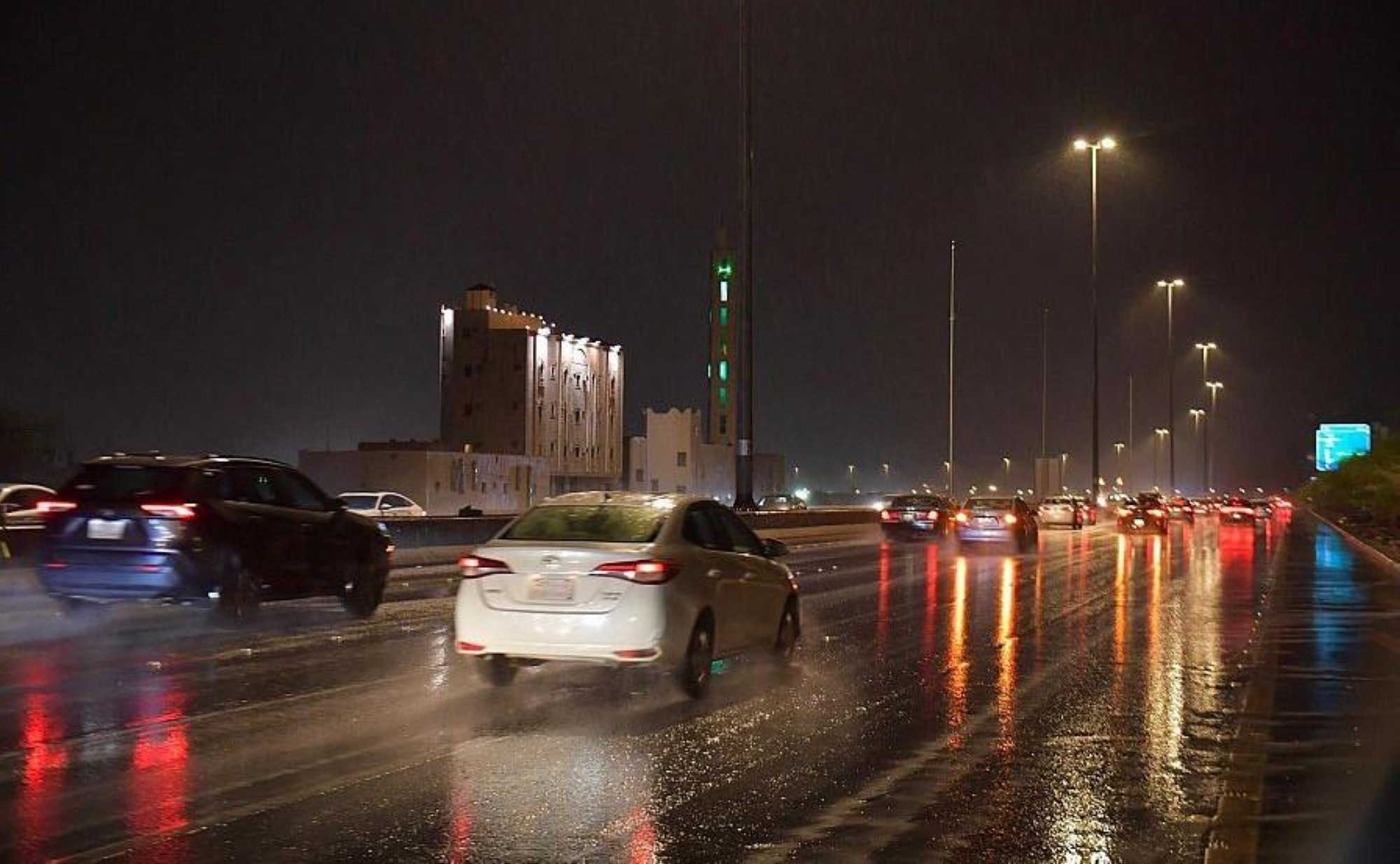 "الدفاع المدني" يدعو للحذر من الأمطار الرعدية في عدة مناطق
