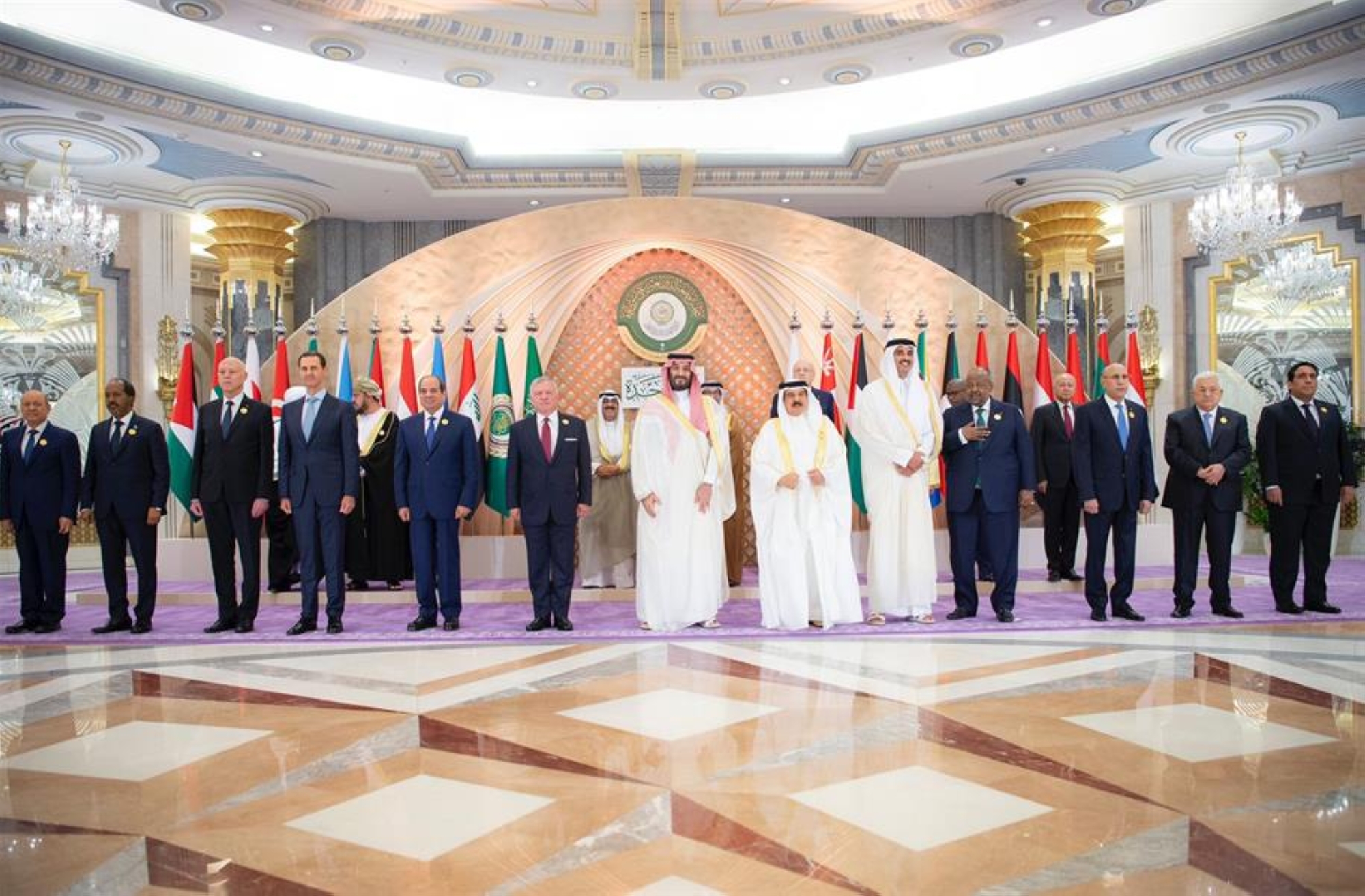 ولي العهد يستقبل قادة الدول ورؤساء الوفود المشاركة في قمة جدة