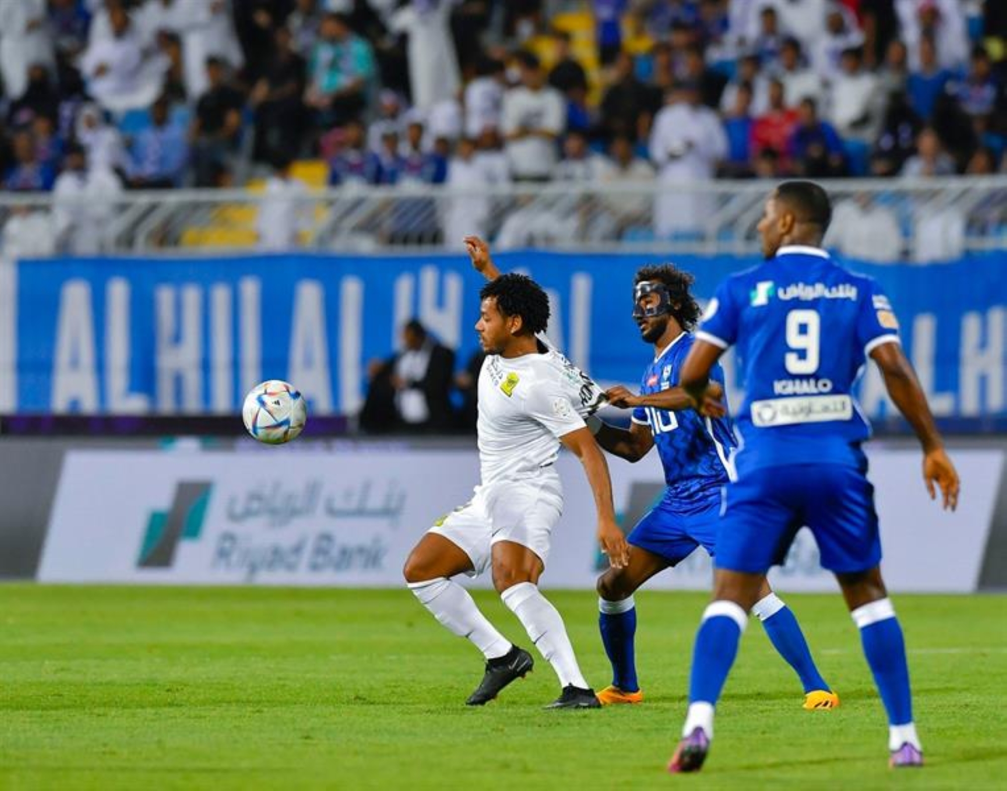 كلاسيكو مثير..التعادل الإيجابي يحسم مواجهة الهلال والاتحاد (فيديو وصور)