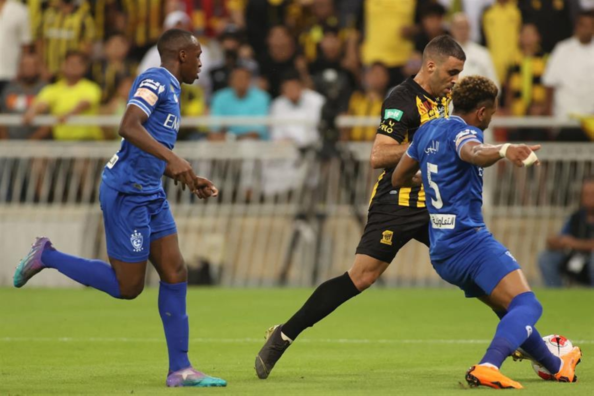 مباريات لا تُنسى.. أشهر 5 كلاسيكيات بين الهلال والاتحاد