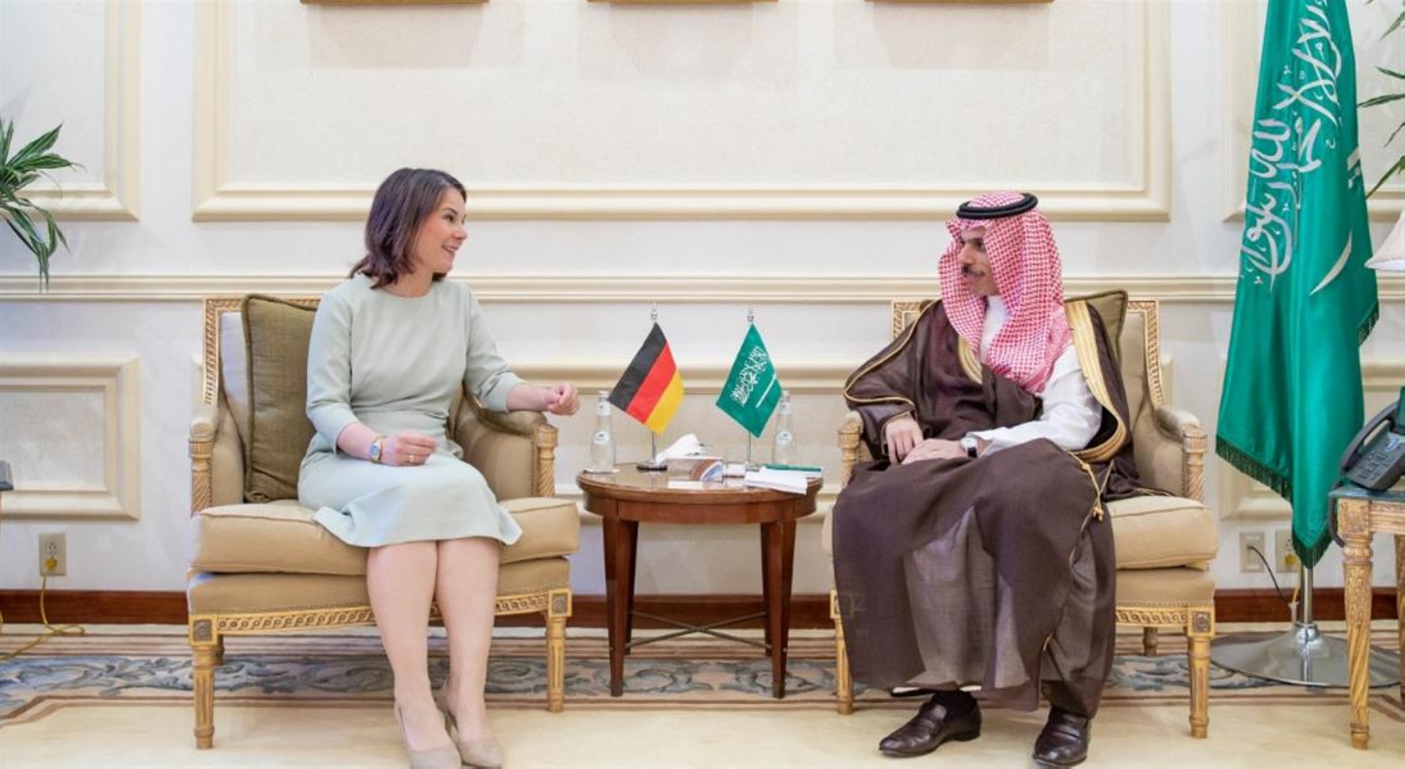 "بن فرحان" ووزيرة خارجية ألمانيا يبحثان قضايا إقليمية ودولية