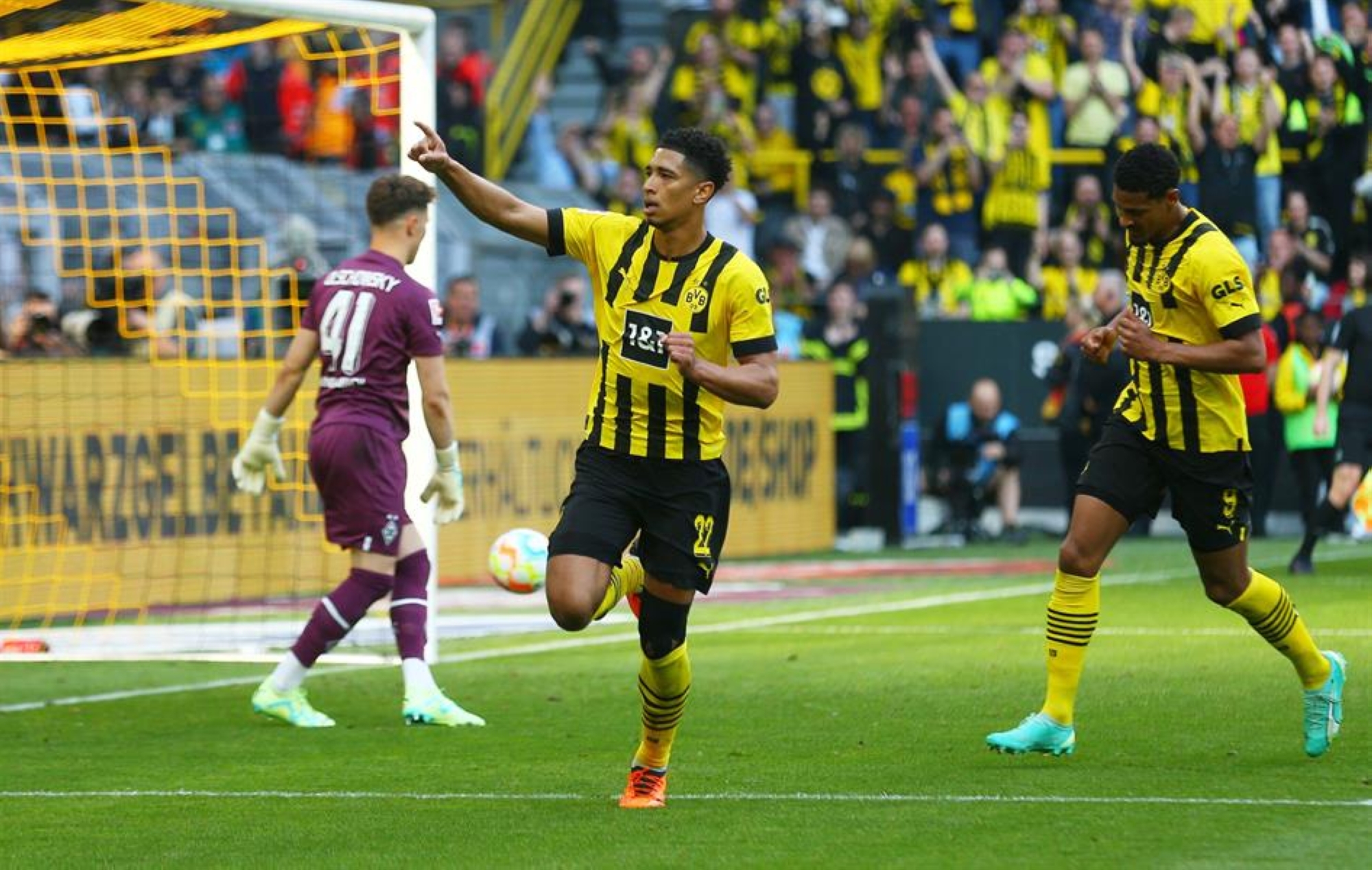 دورتموند يهزم مونشنجلادباخ.. ويواصل مطاردة البايرن