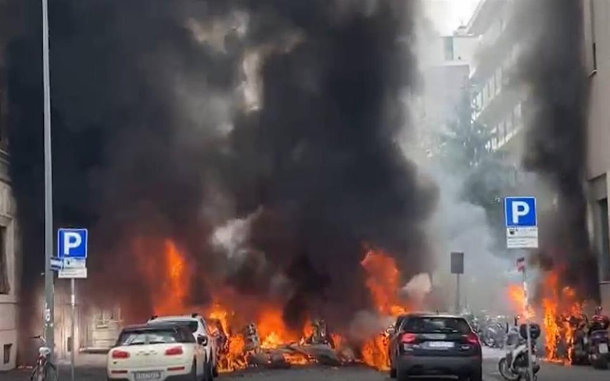 انفجار شاحنة محملة بالأكسجين في شوارع ميلانو الإيطالية
