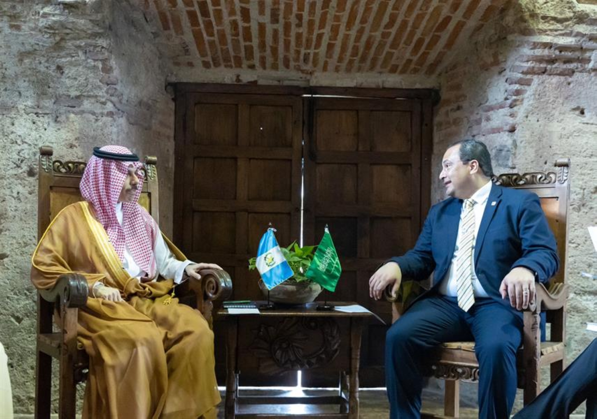 على هامش "قمة دول الكاريبي".. وزير الخارجية يلتقي نظيره بجمهورية غواتيمالا