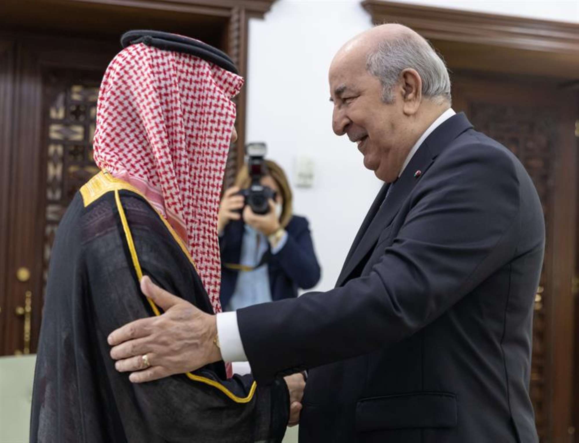 الرئيس الجزائري يبحث ووزير الخارجية أبرز المستجدات إقليمياً ودولياً